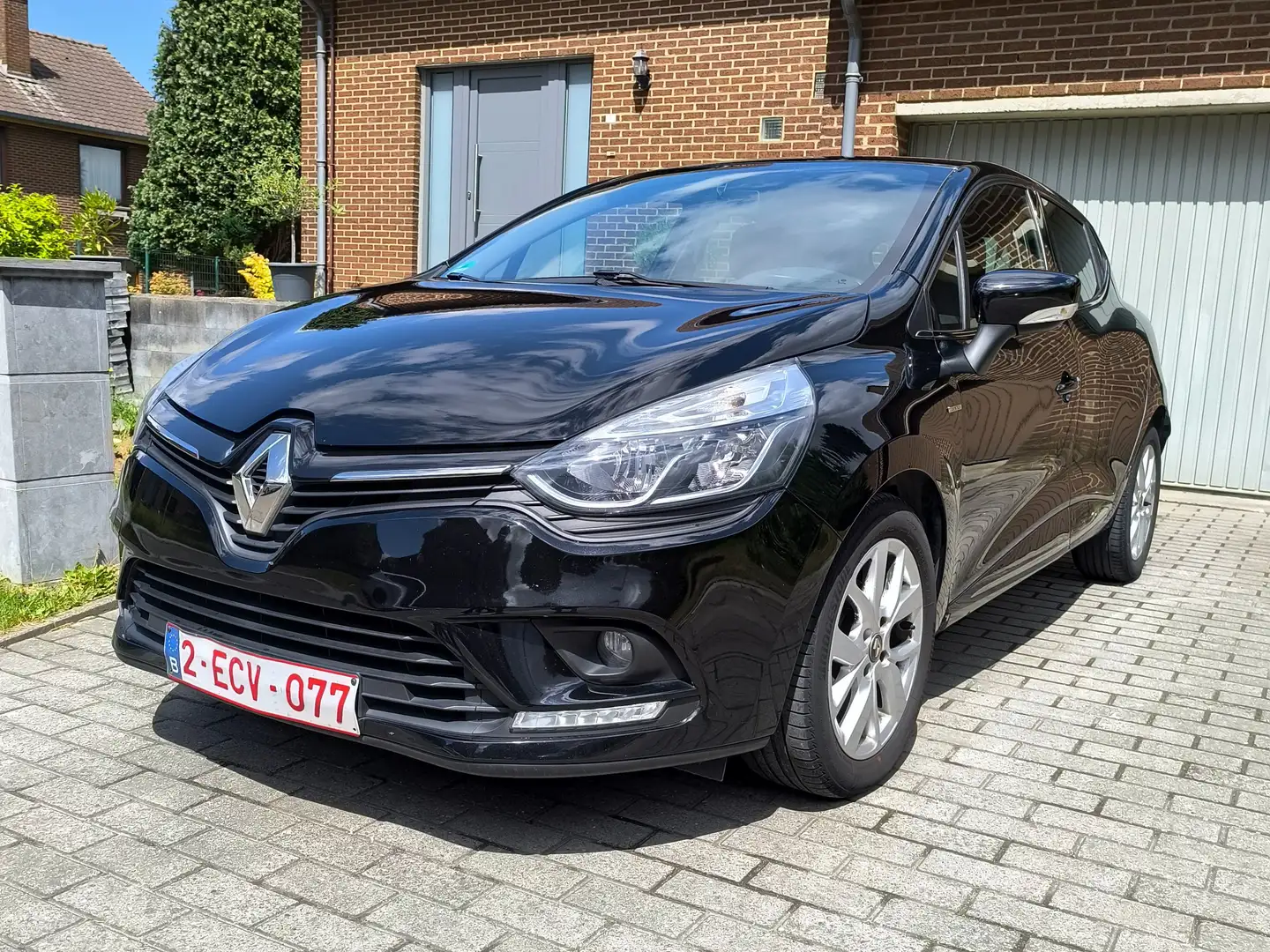 Renault Clio Clio 0.9 TCe Limited 2018 Zwart - 1