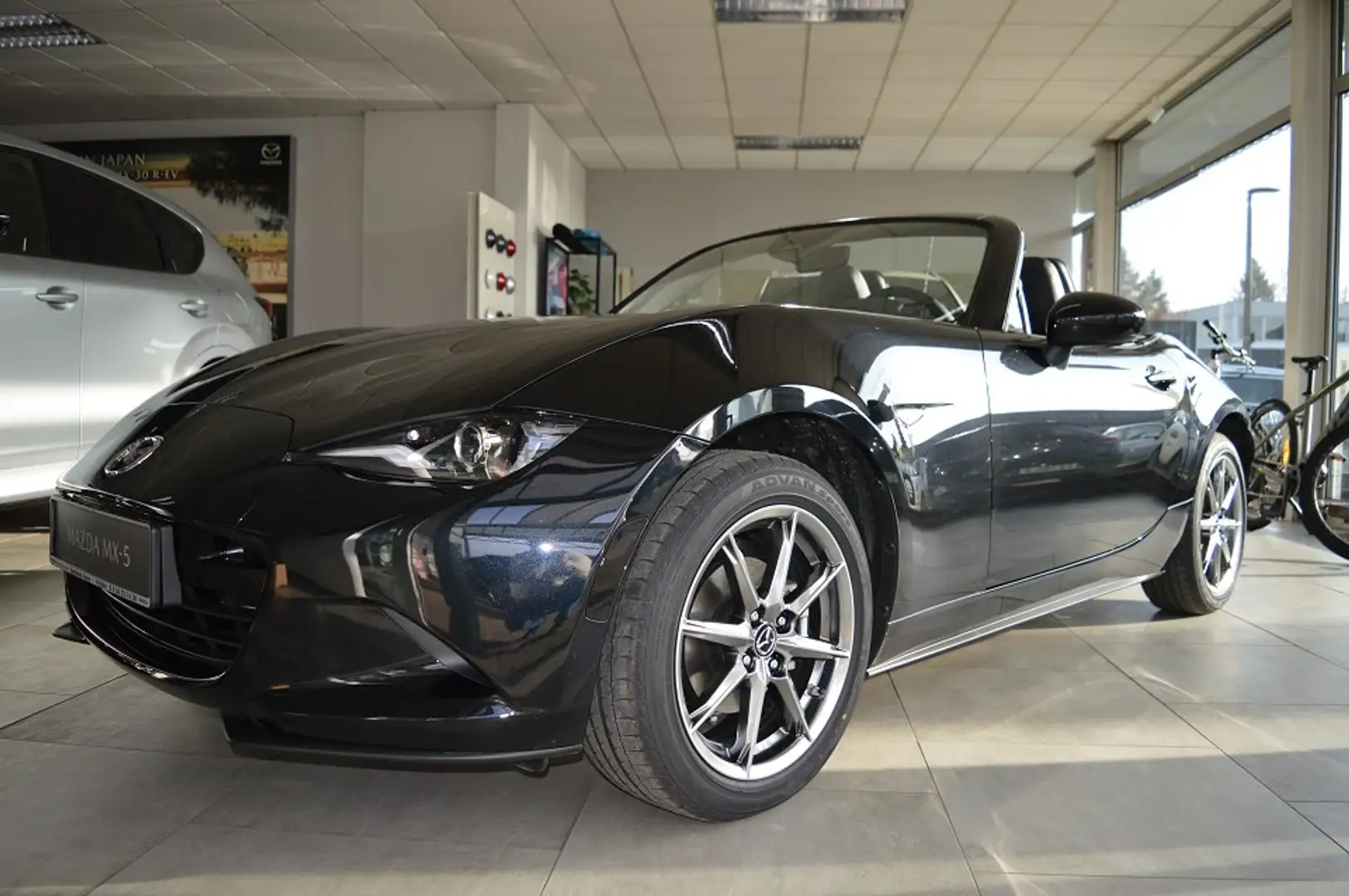 Mazda MX-5 1.5L SKYACTIV-G 132 6MT RWD Exclusive-line Schwarz - 1
