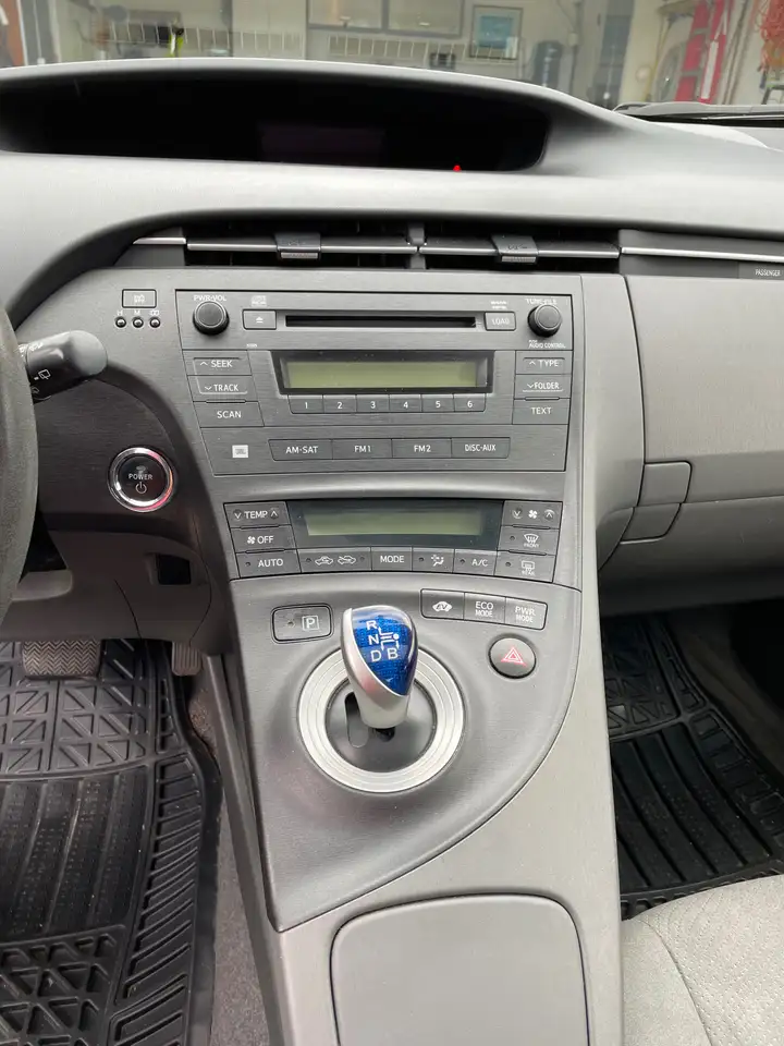 Toyota Prius снимка Toyota Prius