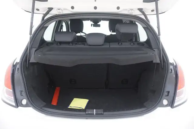 Lancia Ypsilon view 14