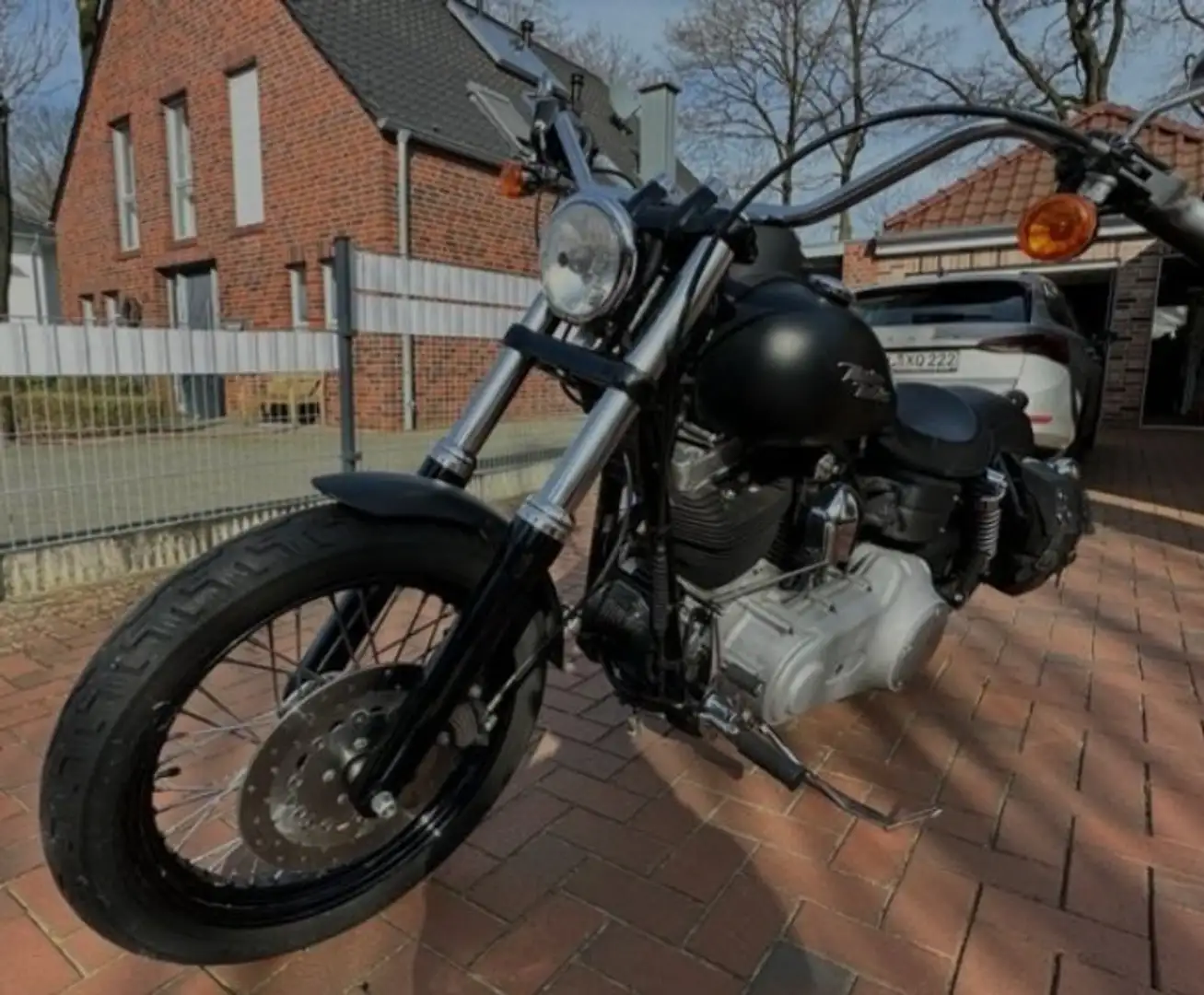 Harley-Davidson Dyna Street Bob Black - 1