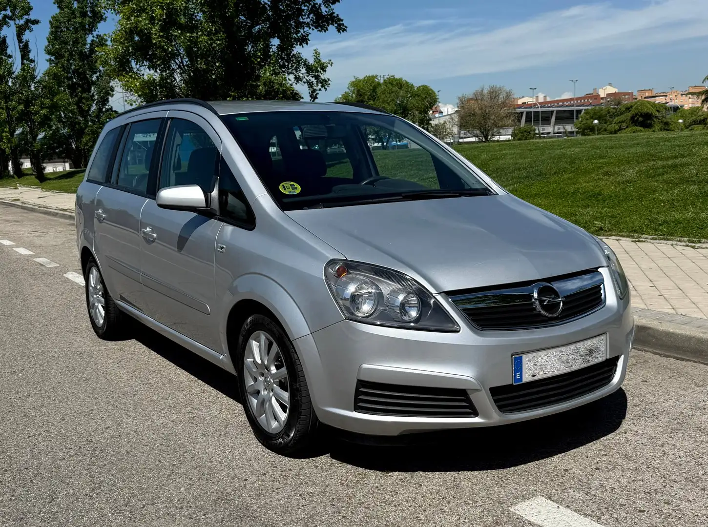 Opel Zafira Zafira 1.9CDTi Enjoy 120 Enjoy Plateado - 1