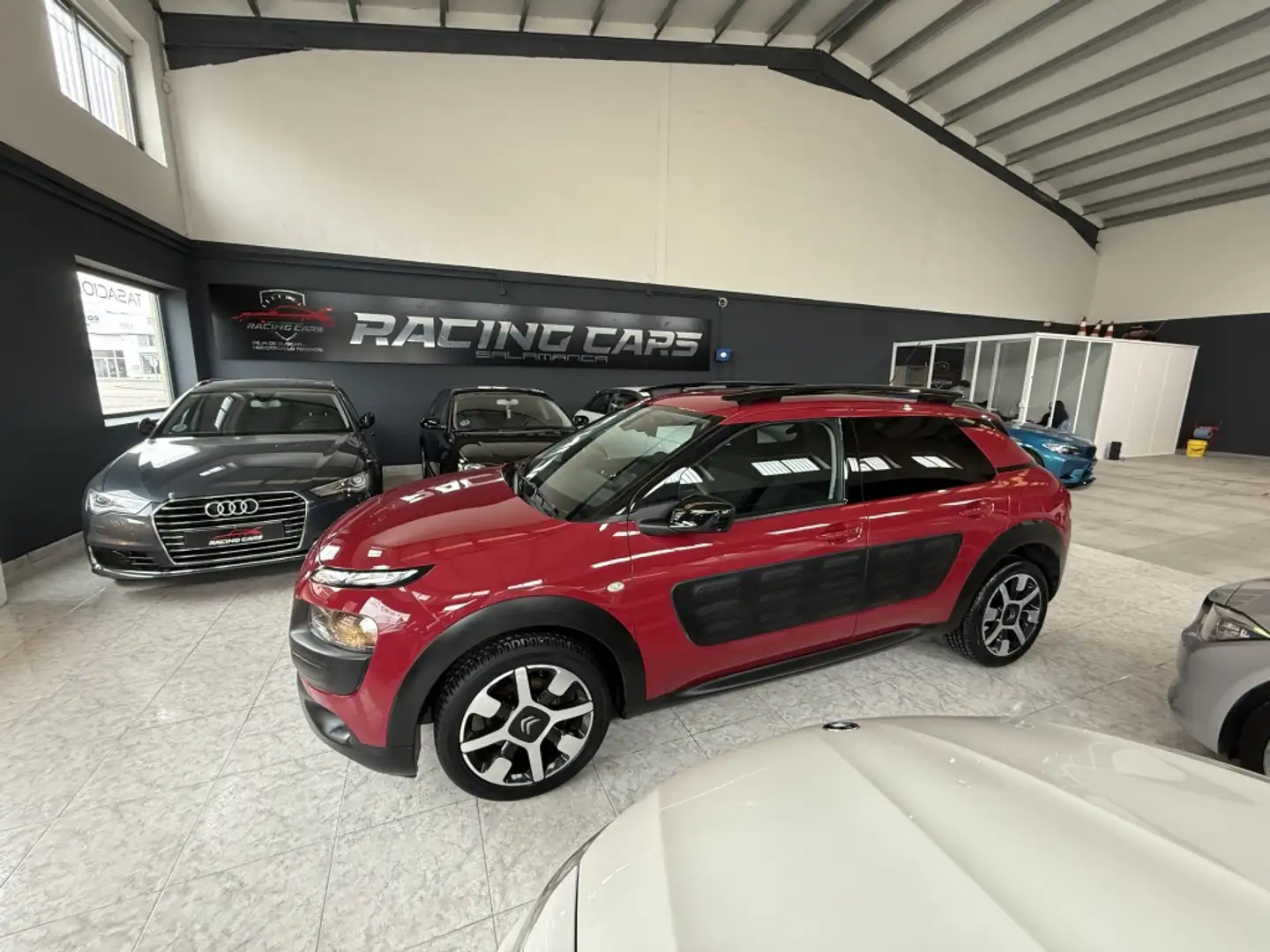 Citroen C4 Cactus 1.2 PureTech Feel Fine 82 Rojo - 2