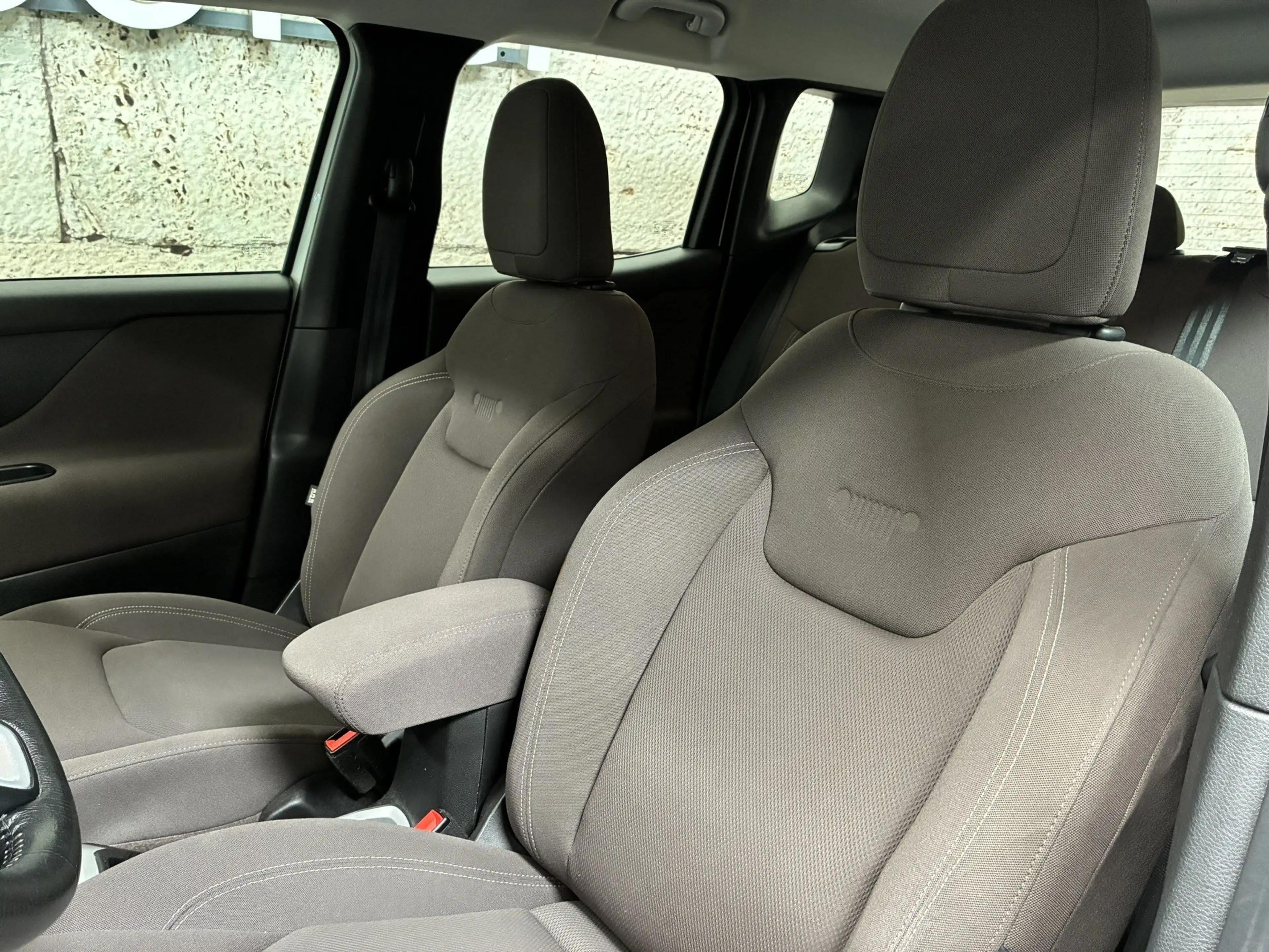 Jeep Renegade 2,0 AWD Multijet II 120 Night Eagle — photo 8