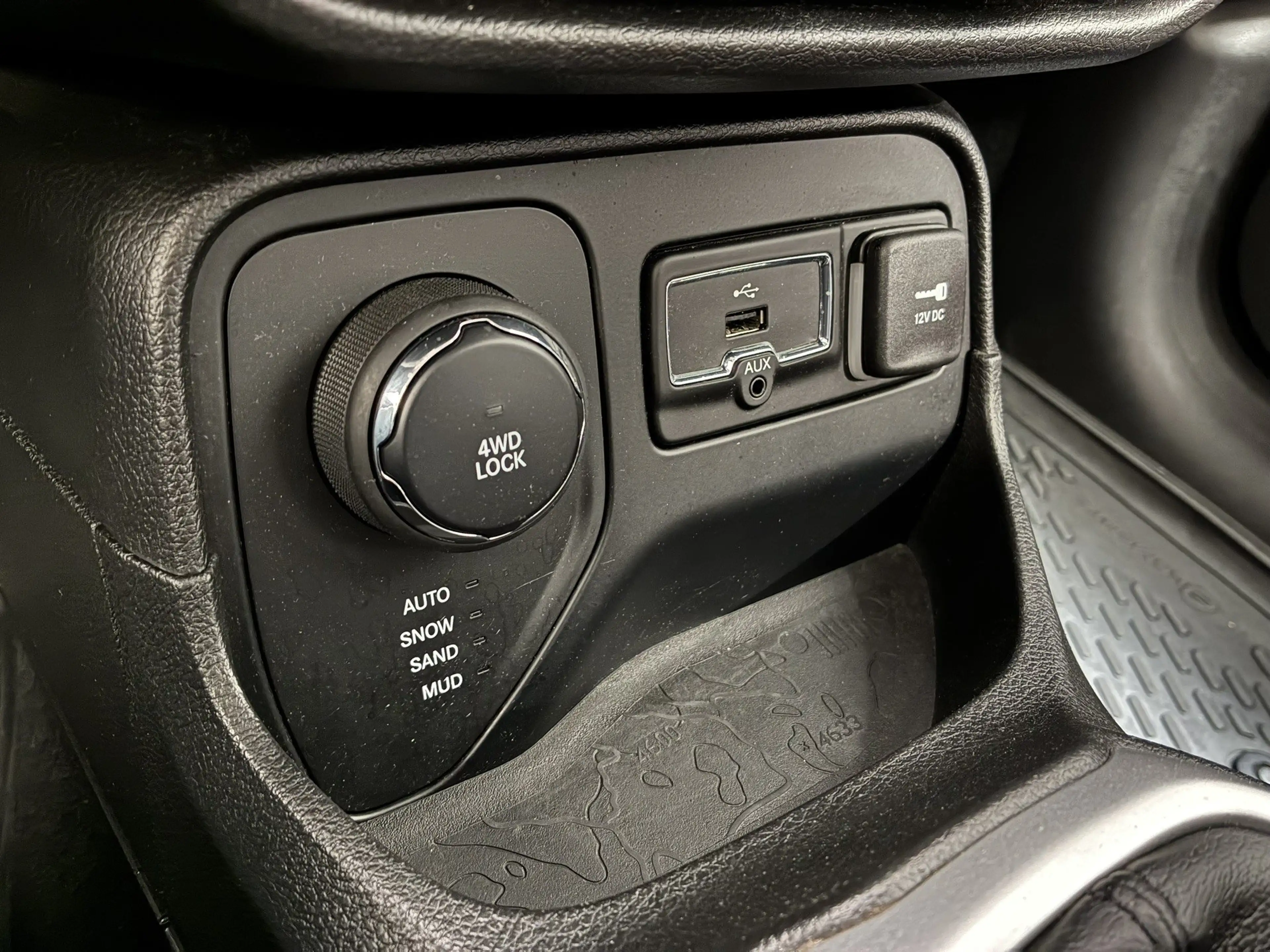 Jeep Renegade 2,0 AWD Multijet II 120 Night Eagle — photo 14