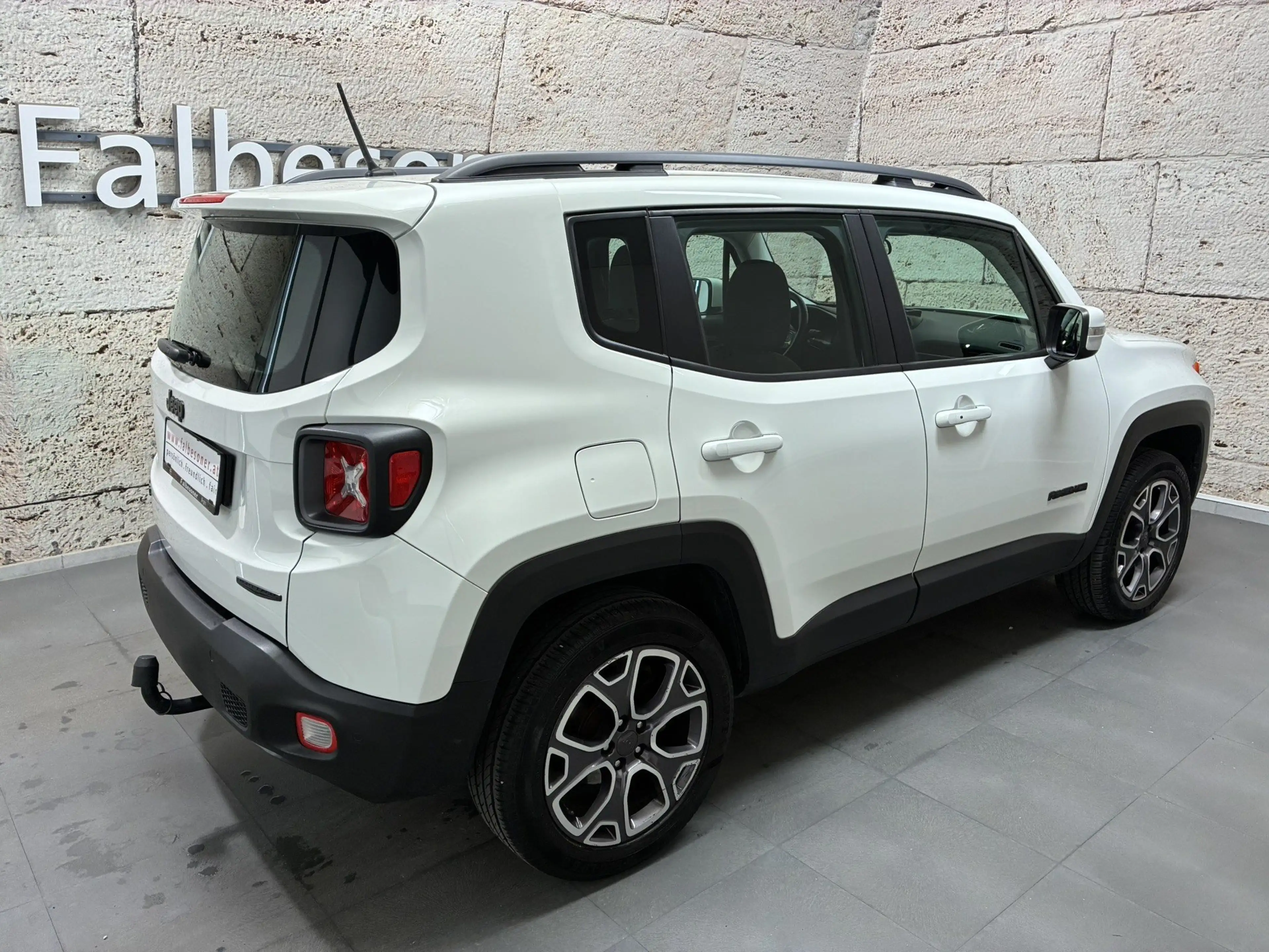 Jeep Renegade 2,0 AWD Multijet II 120 Night Eagle — photo 4