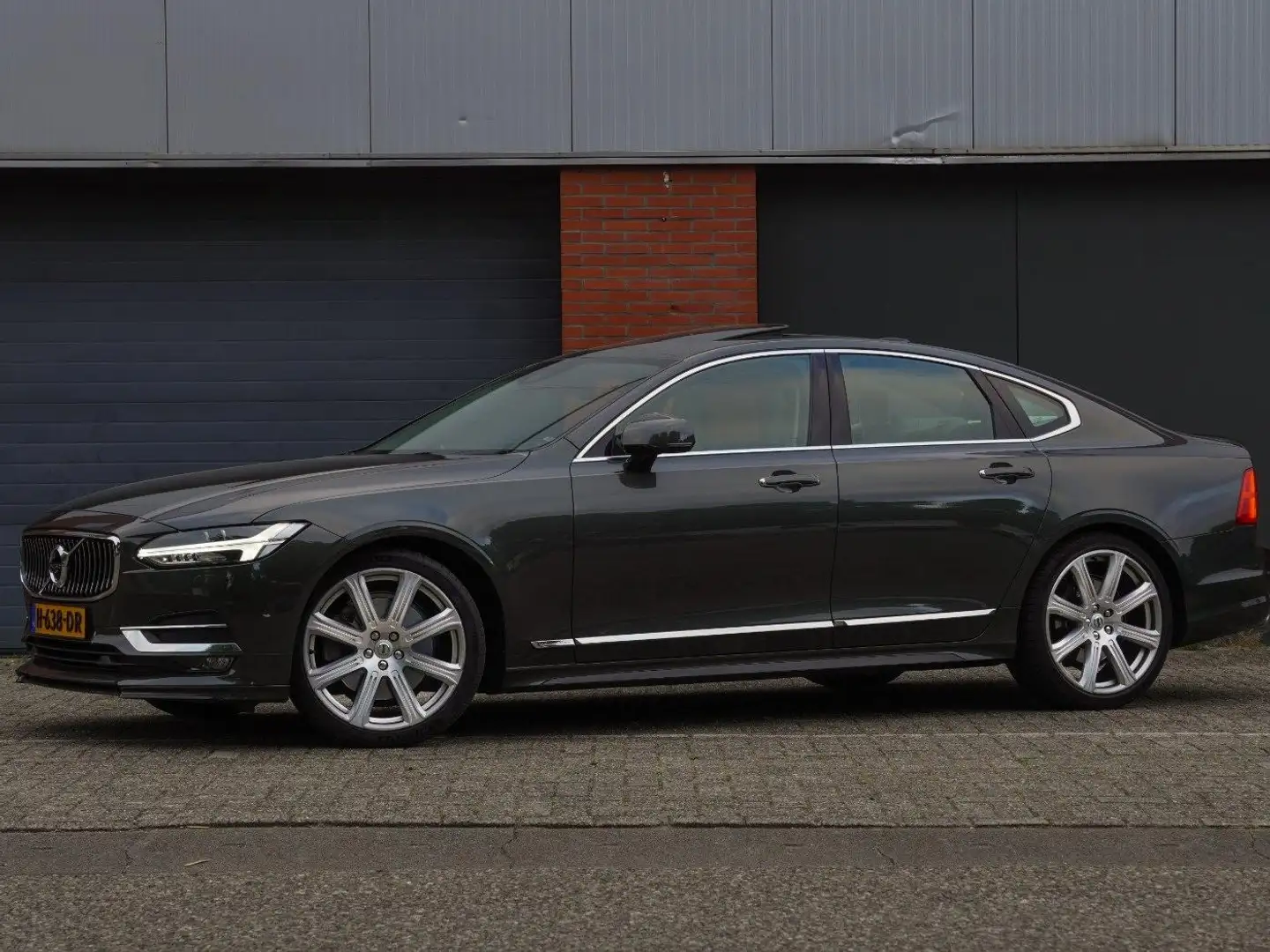 Volvo S90 S90 2.0 T4 Inscription Grijs - 1