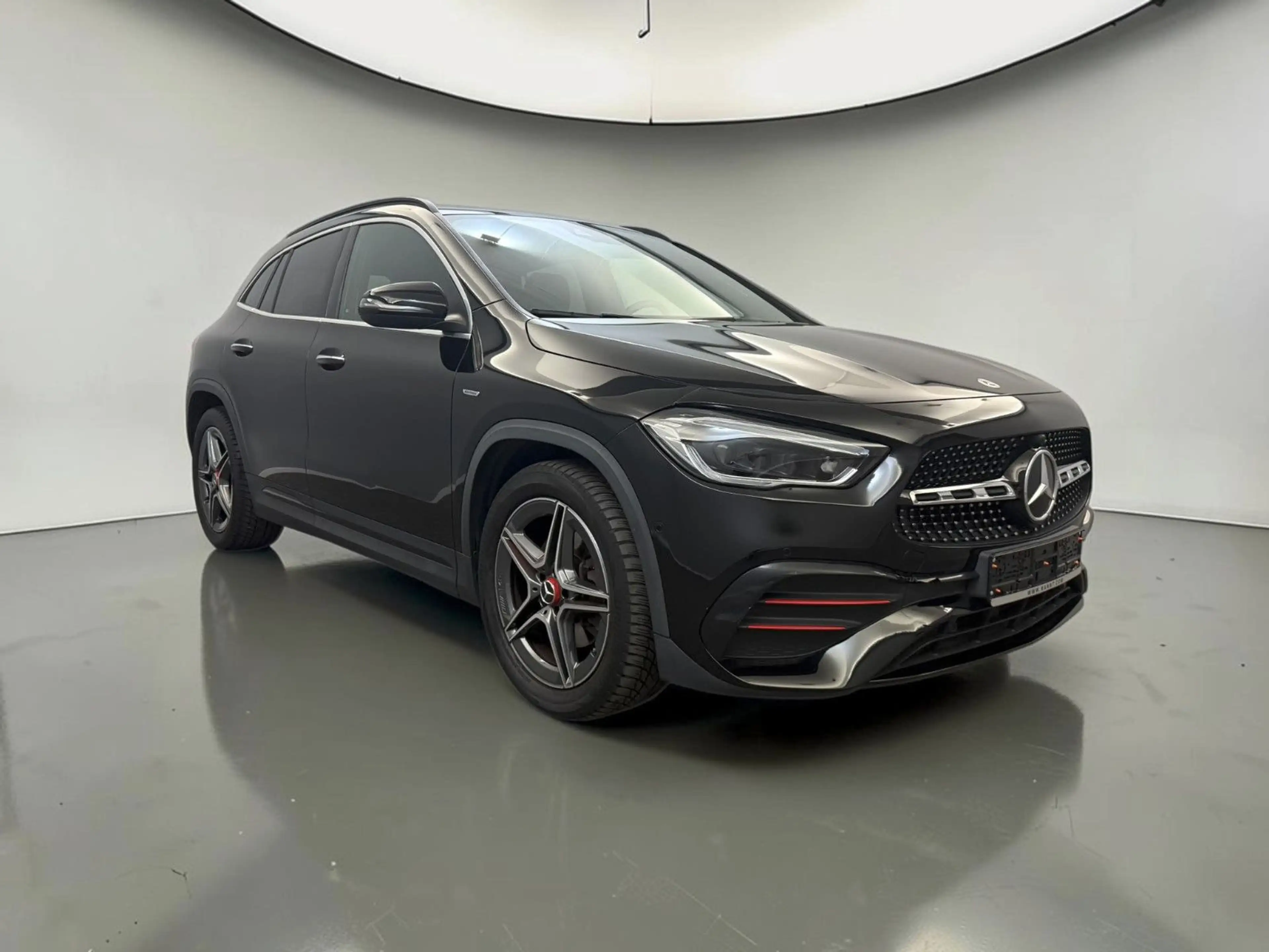 Mercedes-Benz GLA 250 4M AMG EDITION 1*PANO*HEAD-UP*BEAM — photo 3