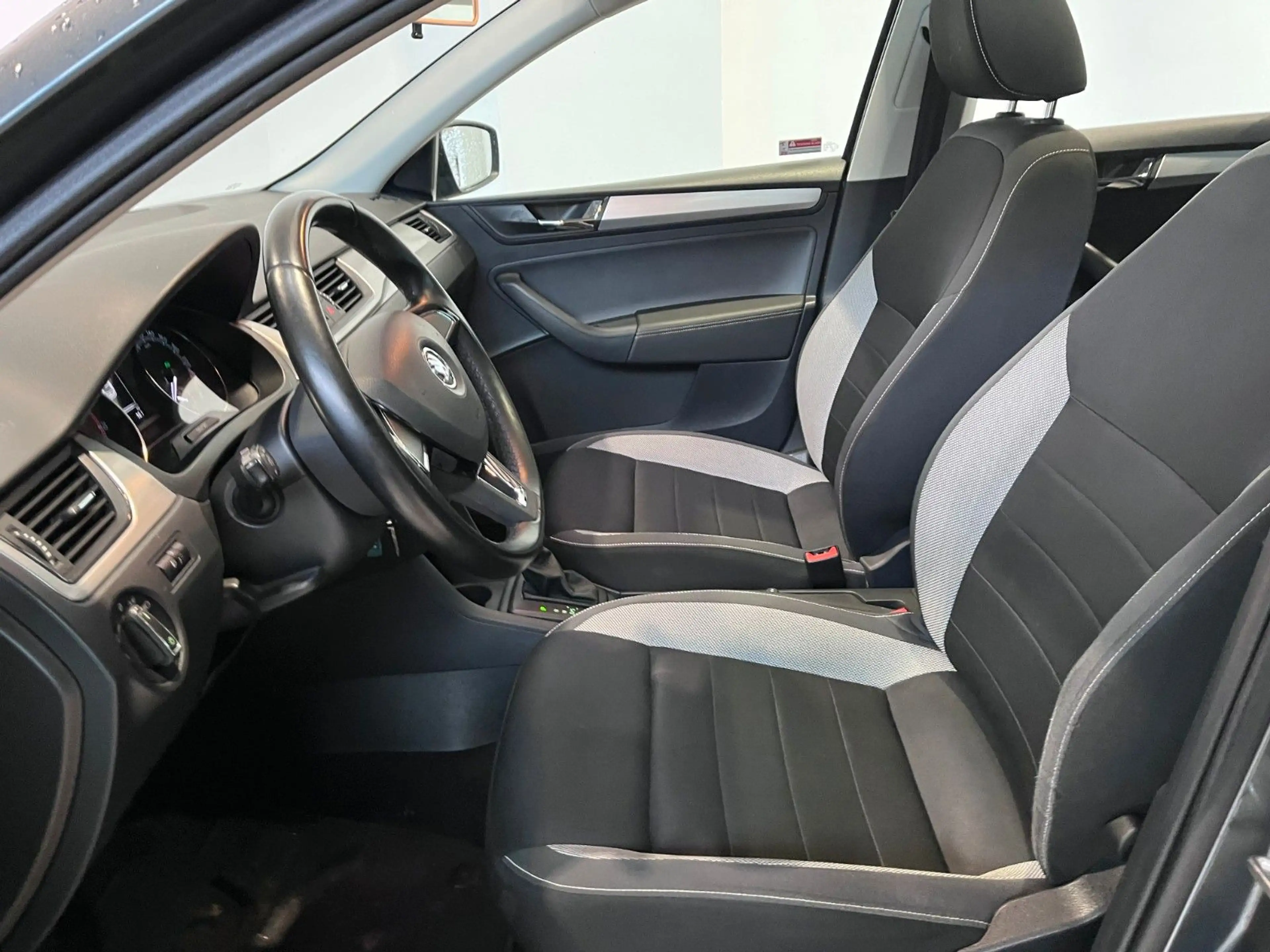 Skoda Rapid/Spaceback Spaceback Ambition 1.4 *Automatik* — photo 9