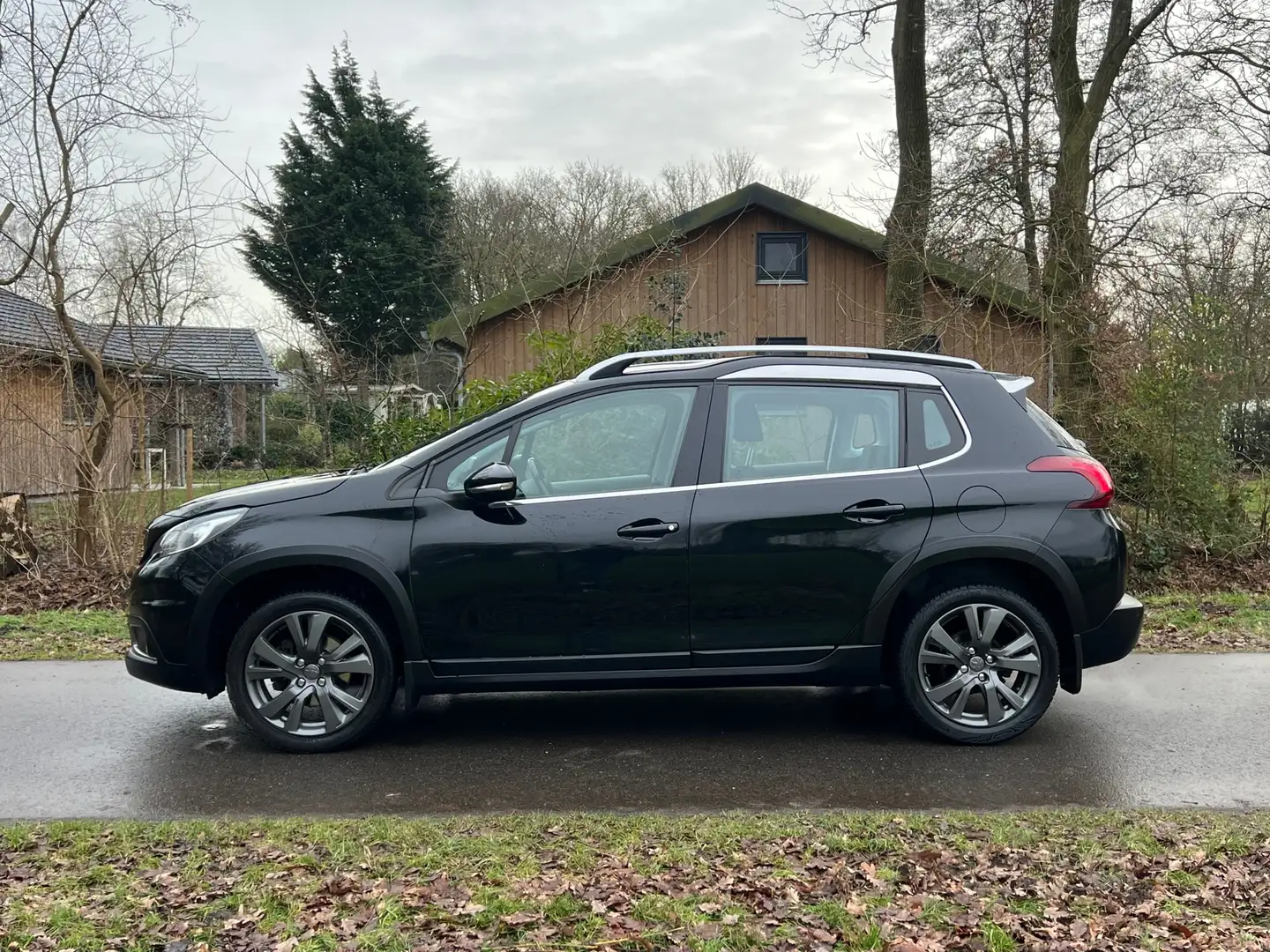 Peugeot 2008 1.2 PureTech Allure | Navi + Clima + Cruise + Half Schwarz - 2