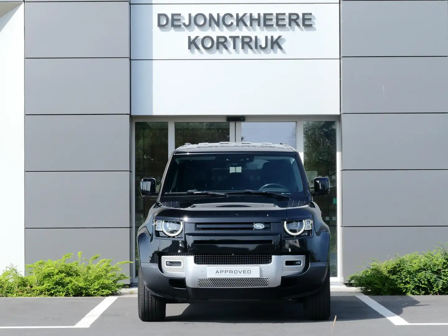 Land Rover Defender 110 D200 S AWD Auto. Zwart - 2