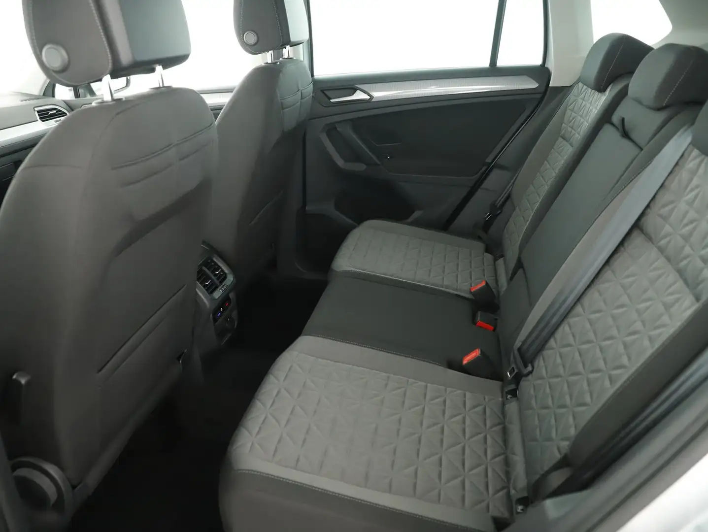 Volkswagen Tiguan Life TDI 4MOTION DSG Silber - 2