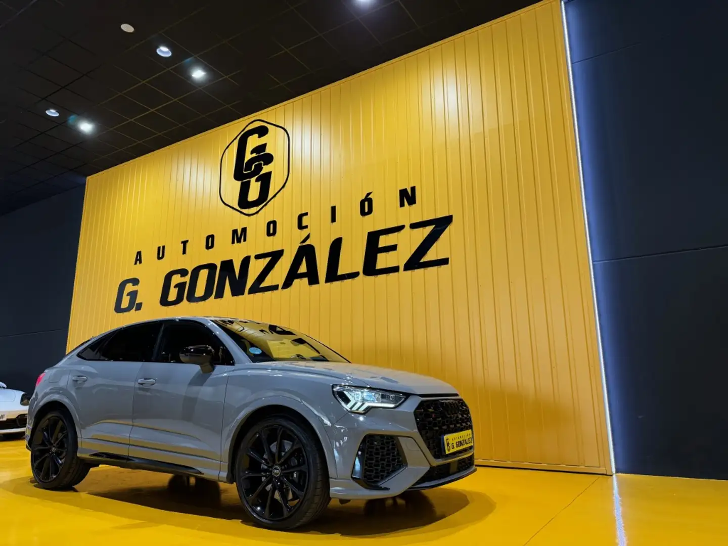 Audi RS Q3 Sportback 2.5 TFSI quattro S tronic Šedá - 1