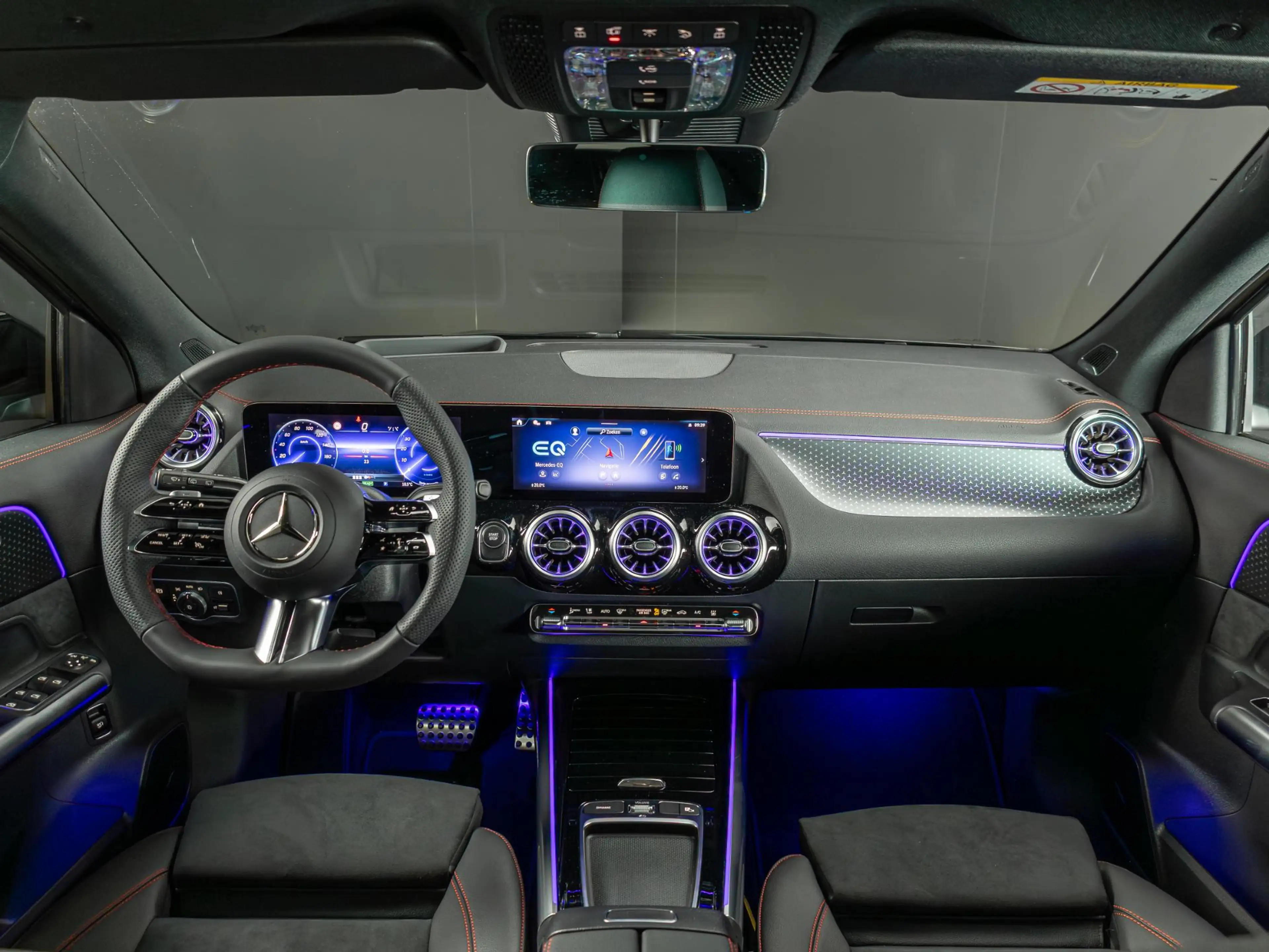Mercedes-Benz EQA 250 250+ Business Solution AMG 71 kWh | Panorama dak | — photo 11