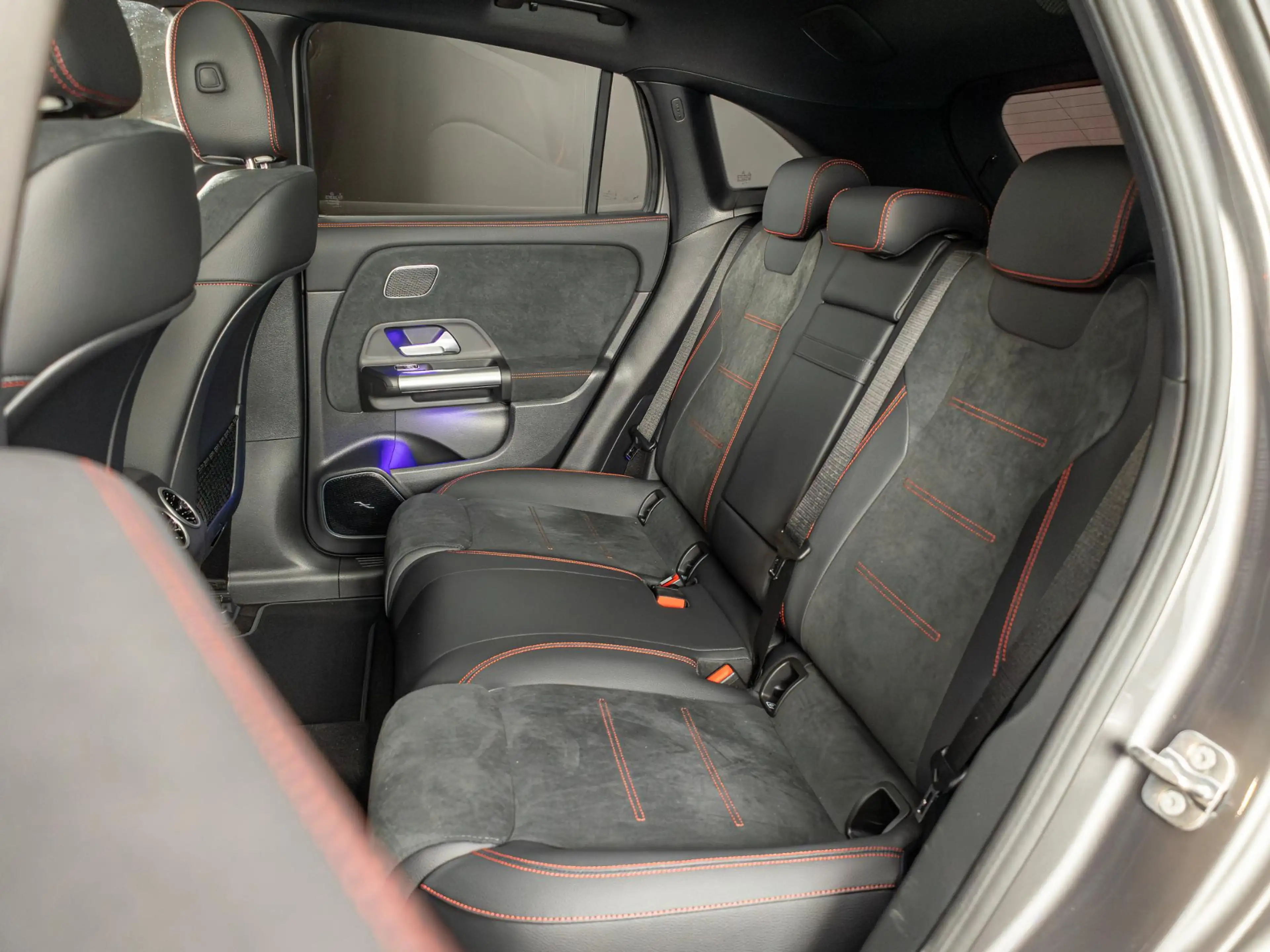 Mercedes-Benz EQA 250 250+ Business Solution AMG 71 kWh | Panorama dak | — photo 10
