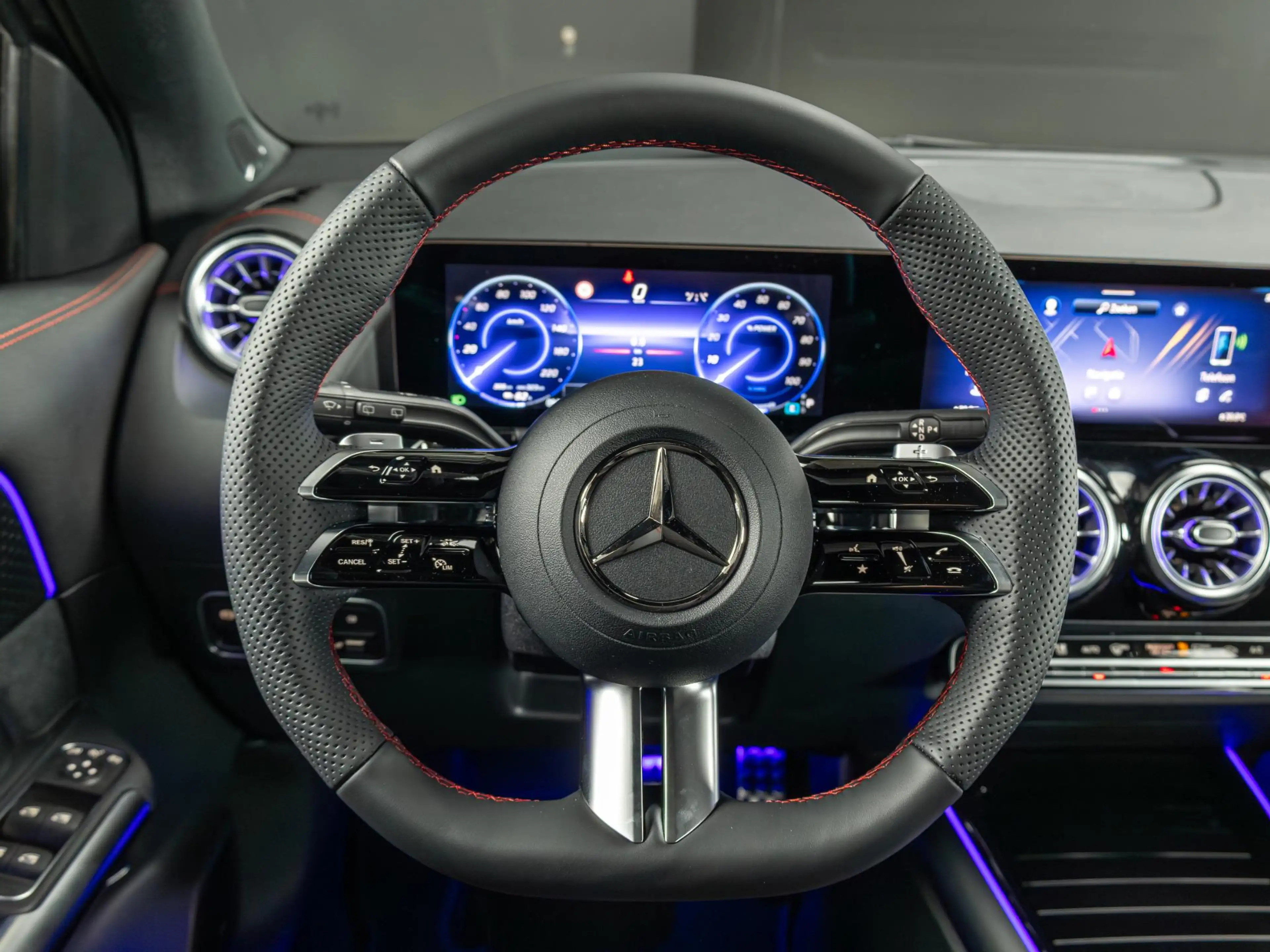 Mercedes-Benz EQA 250 250+ Business Solution AMG 71 kWh | Panorama dak | — photo 14