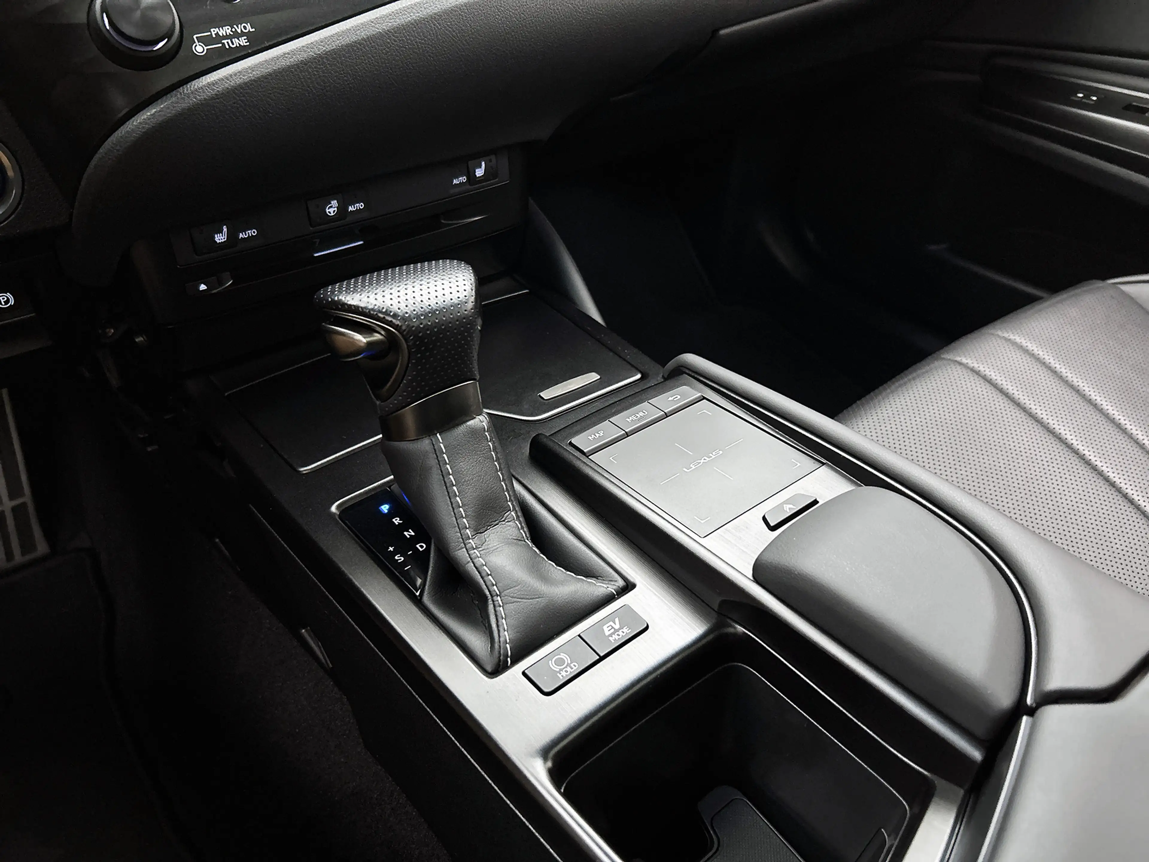 Lexus ES 300 300h F Sport Line | Sportief uitgevoerd | — photo 11