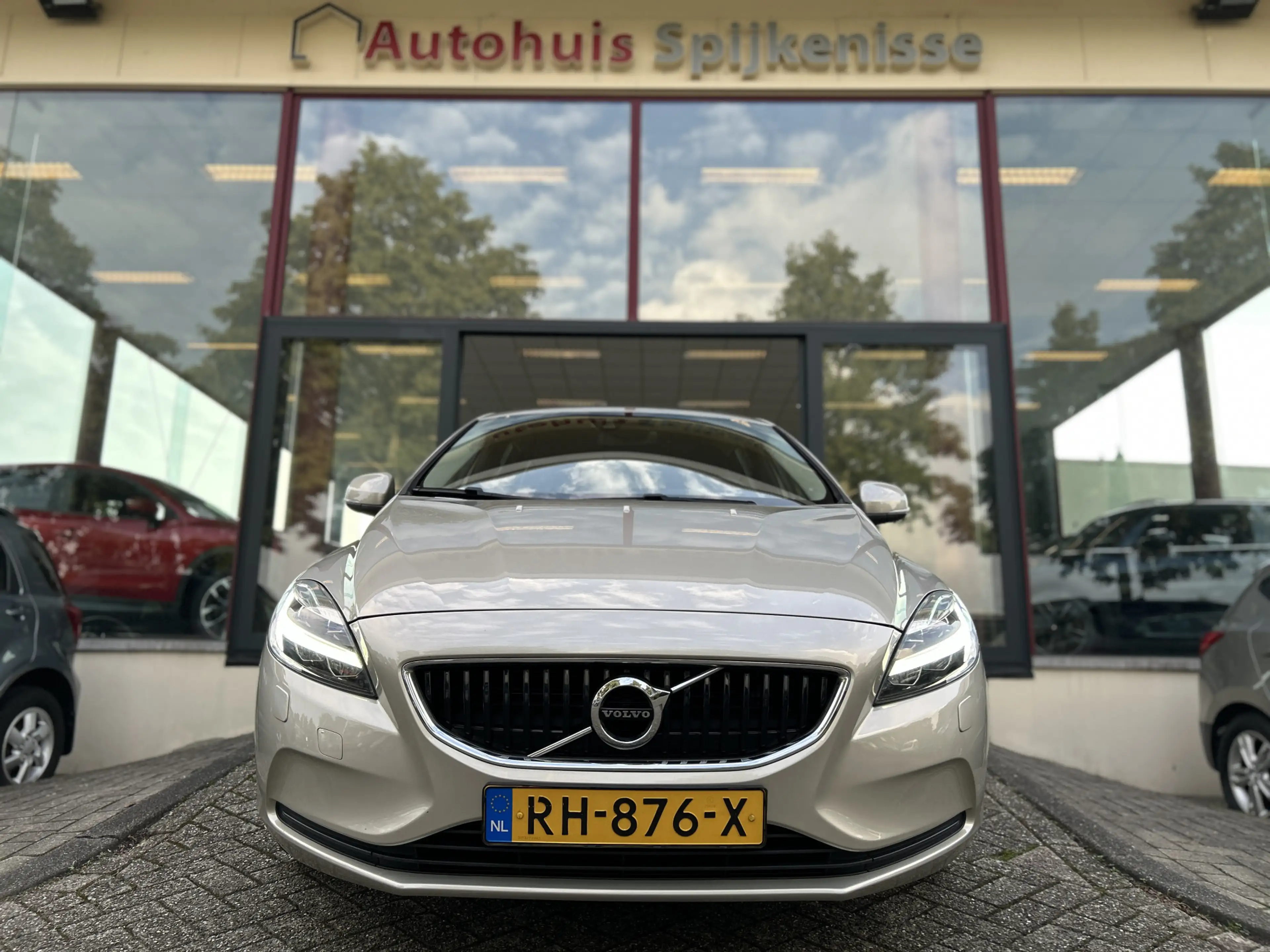 Volvo V40 1.5 T2 Nordic+ | Automaat | Stoelverwarming | Navi — photo 2