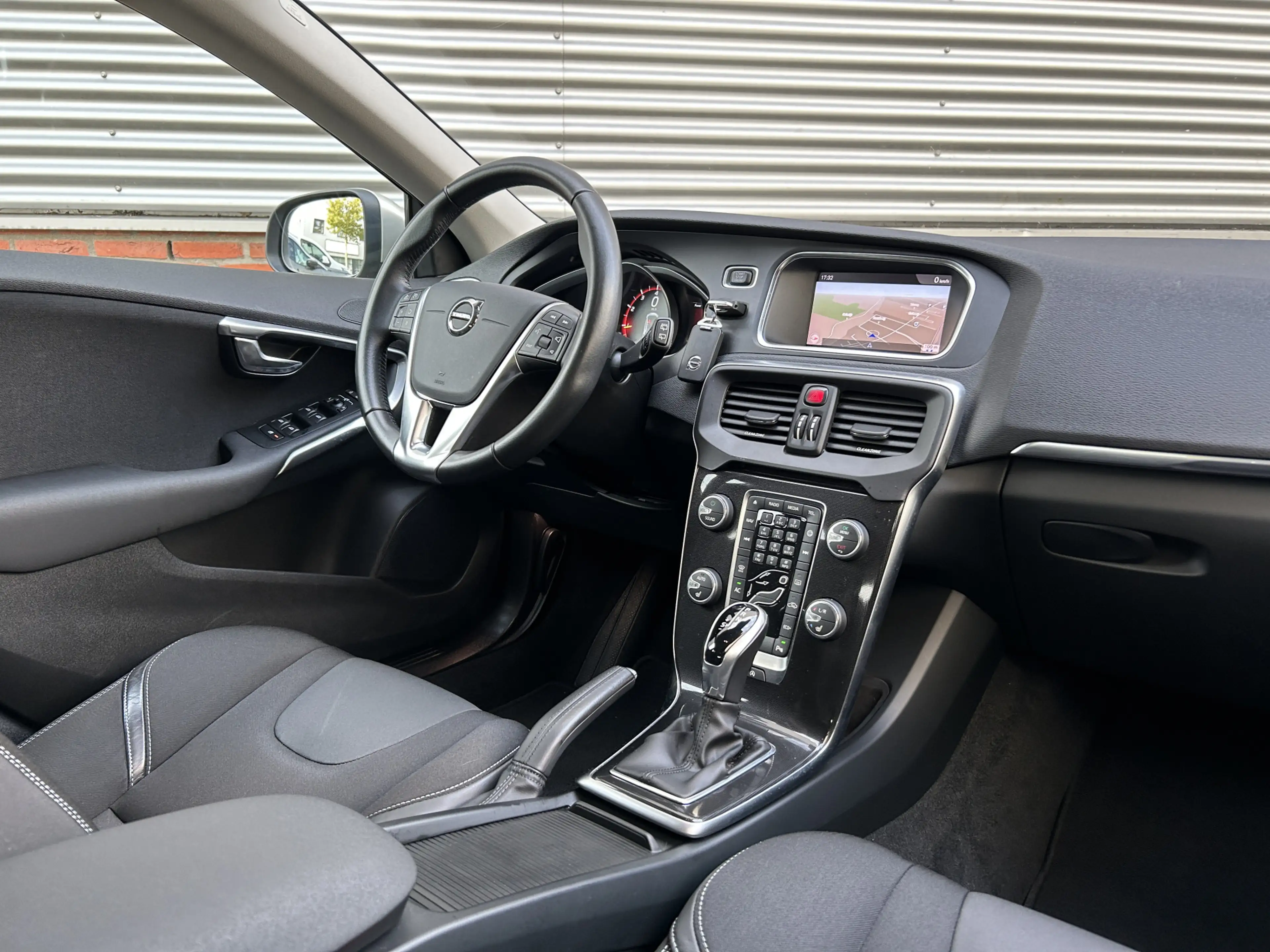 Volvo V40 1.5 T2 Nordic+ | Automaat | Stoelverwarming | Navi — photo 6