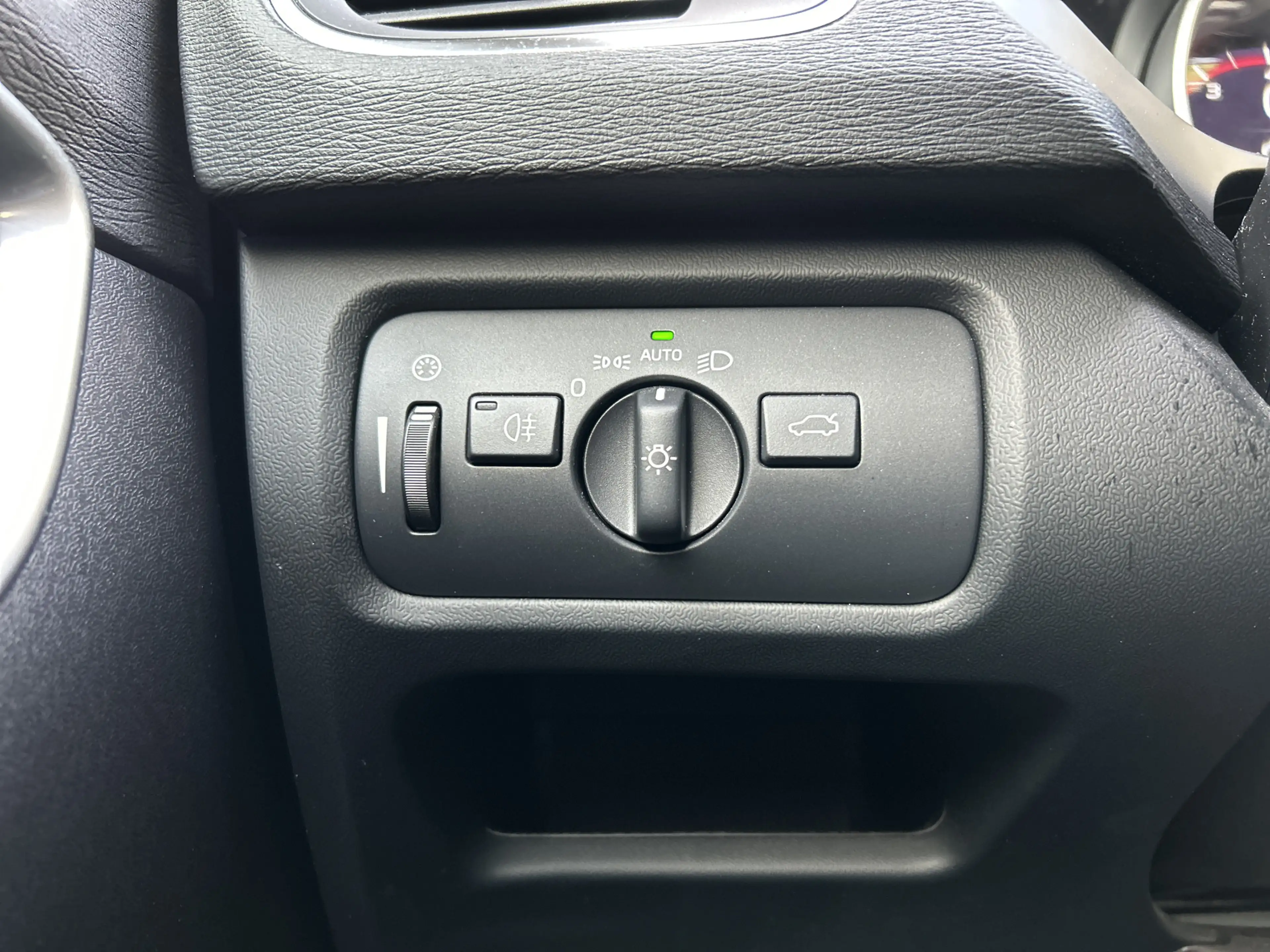 Volvo V40 1.5 T2 Nordic+ | Automaat | Stoelverwarming | Navi — photo 10