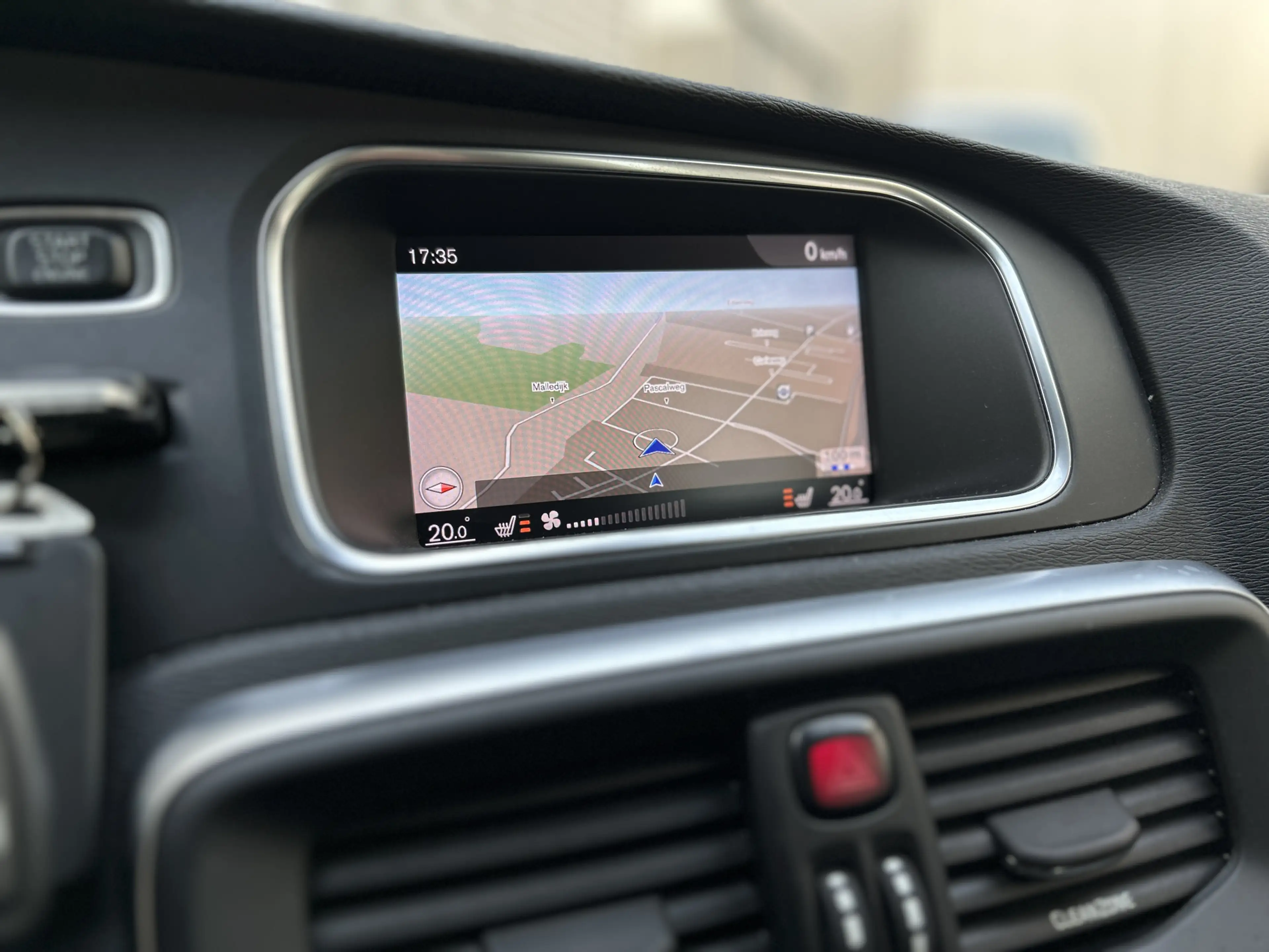 Volvo V40 1.5 T2 Nordic+ | Automaat | Stoelverwarming | Navi — photo 12