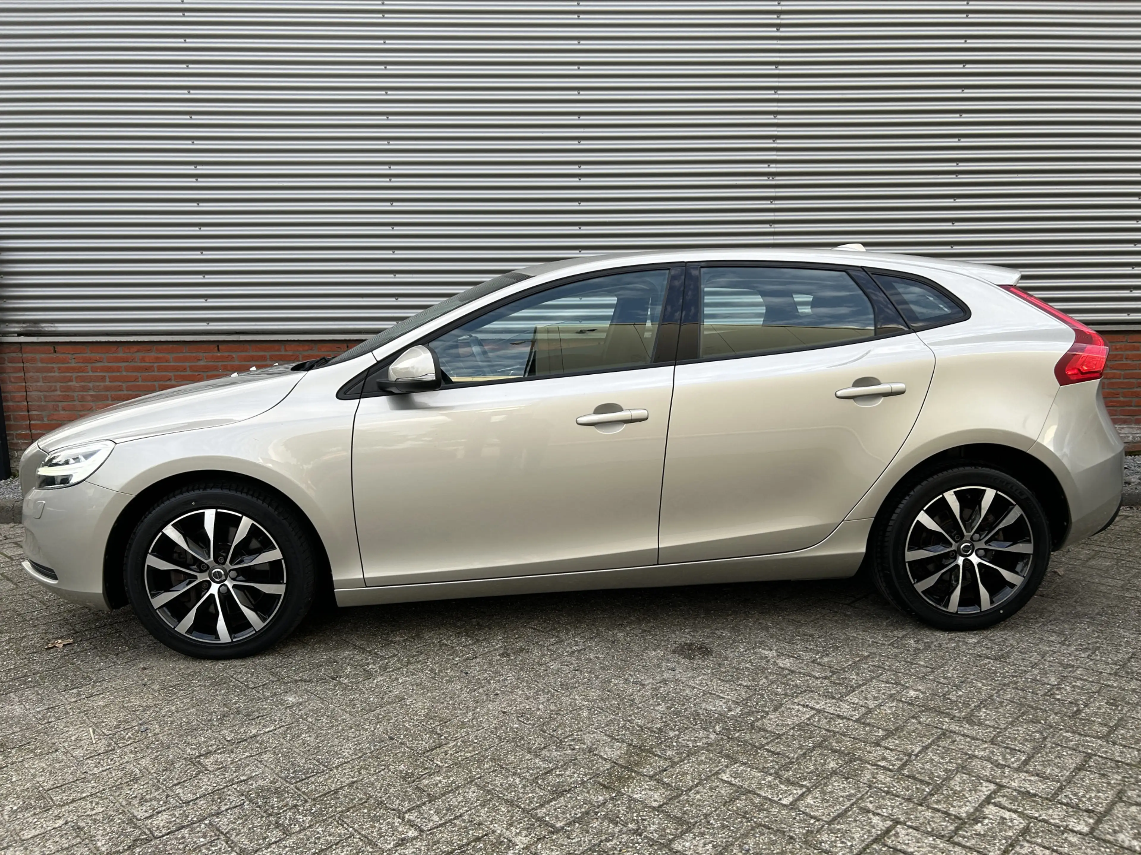 Volvo V40 1.5 T2 Nordic+ | Automaat | Stoelverwarming | Navi — photo 3