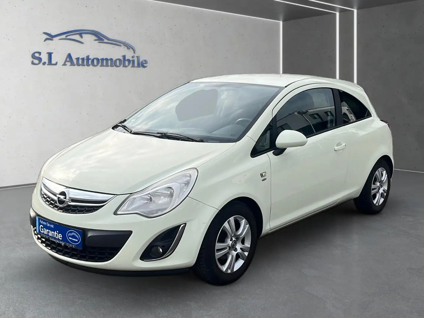 Opel Corsa D Satellite Wagen Nr.:058 Weiß - 2