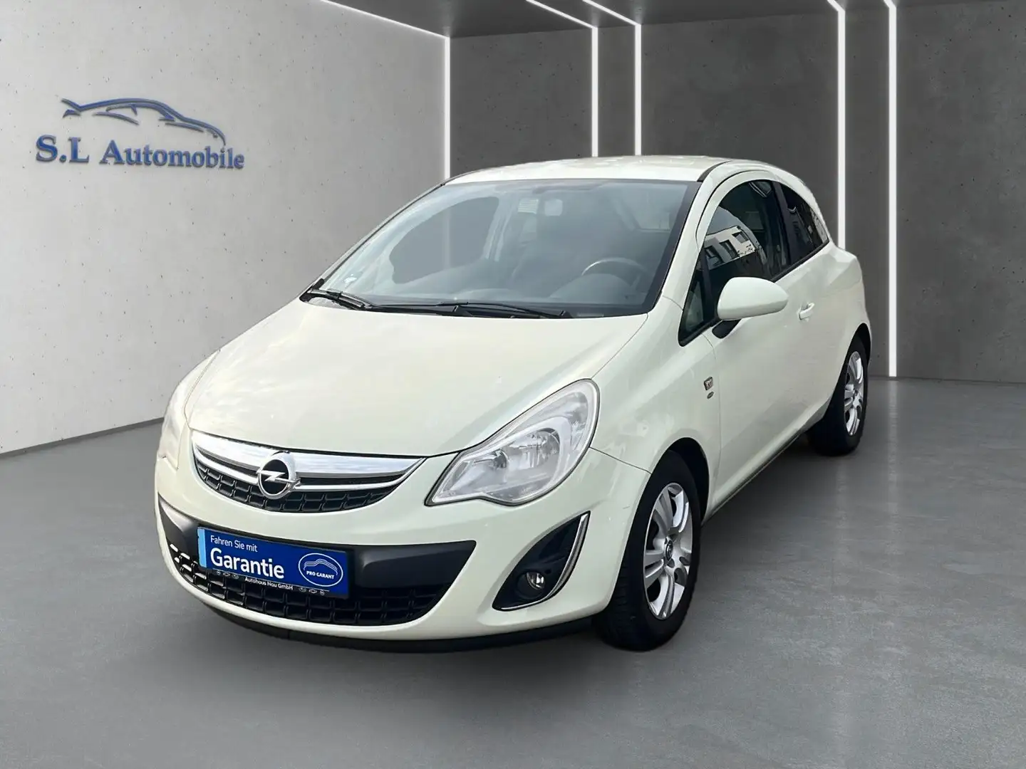 Opel Corsa D Satellite Wagen Nr.:058 Weiß - 1