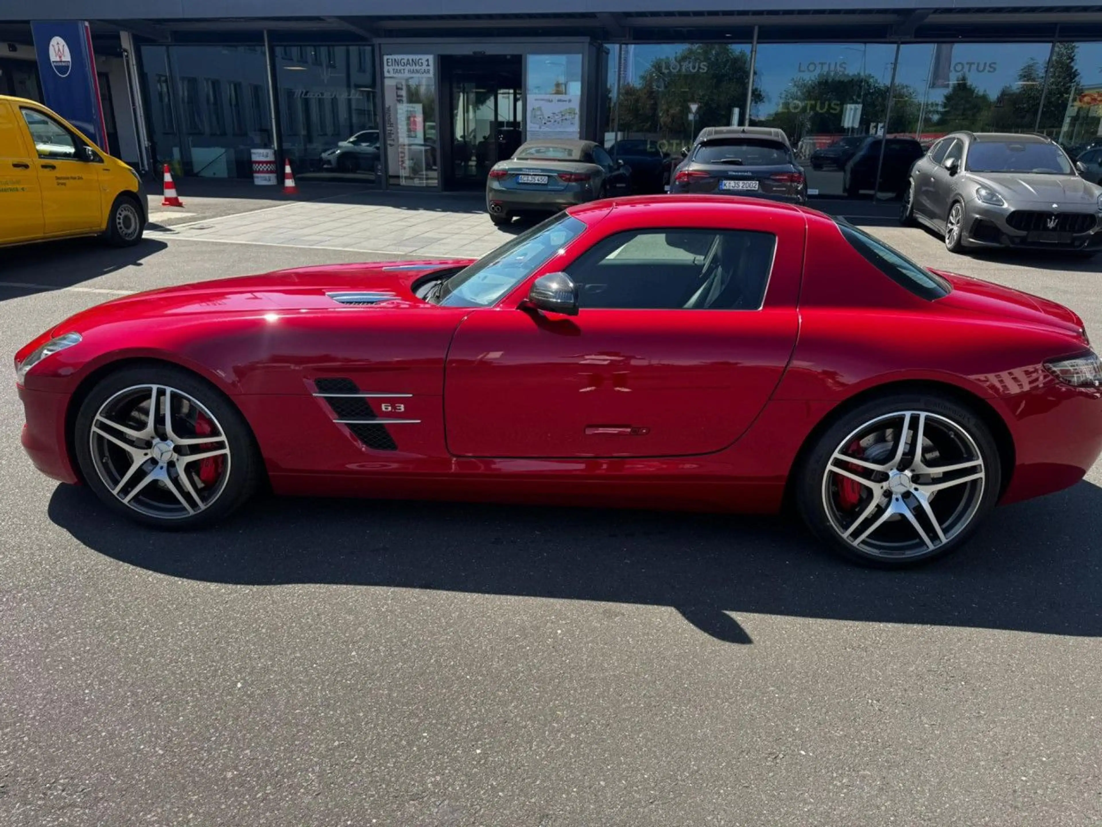 Mercedes-Benz SLK 55 AMG Mercedes-Benz SLS AMG 6.2 V8 Coupe — photo 11
