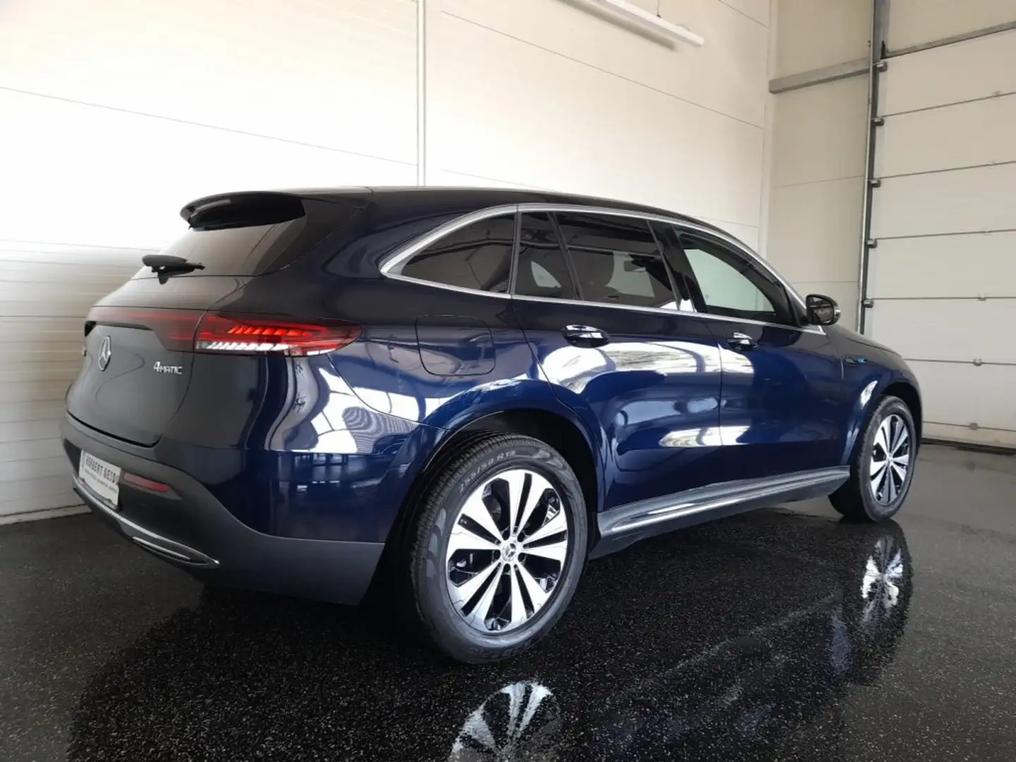 Mercedes-Benz EQC 400 88kW 4x4 Aut. *MULTIBEAM LED / 19 ZOLL / NAVI / AHV & KAMERA / E-KLAPPE / SHZG v+h* Blau - 2