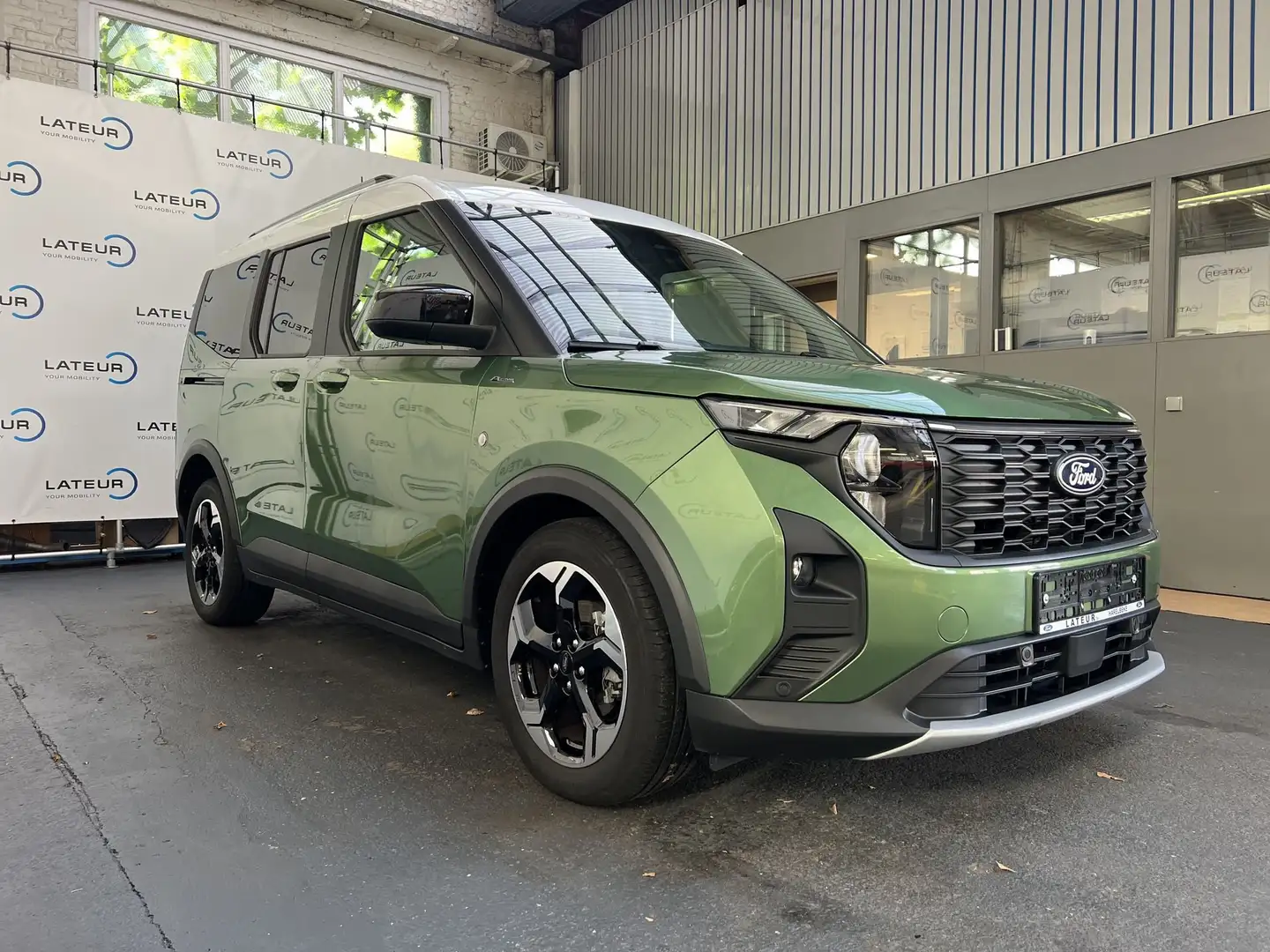 Ford Tourneo Courier Active 1.0i Ecoboost 125pk A7 - garantie tot 05/2 Groen - 2