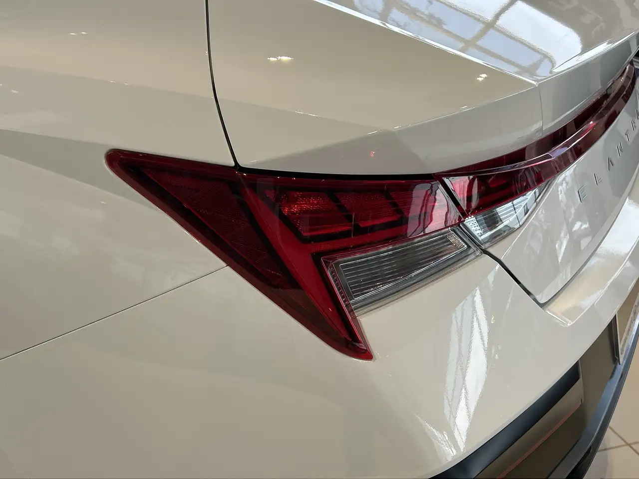 Hyundai ELANTRA снимка Hyundai ELANTRA