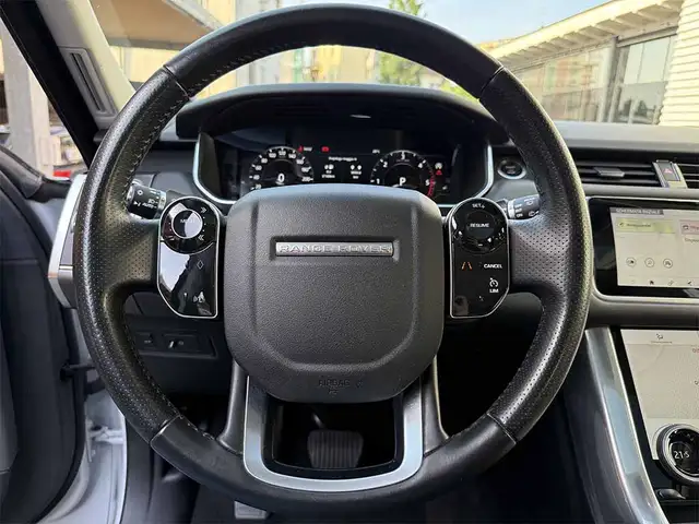 Land Rover Range Rover Sport view 10
