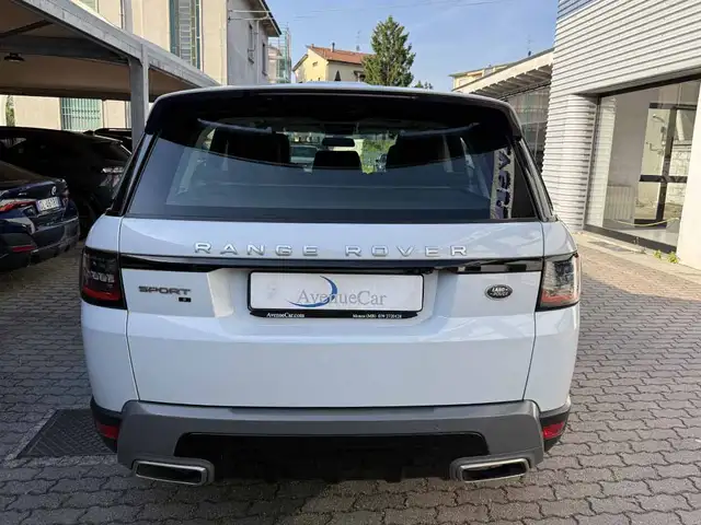 Land Rover Range Rover Sport view 4