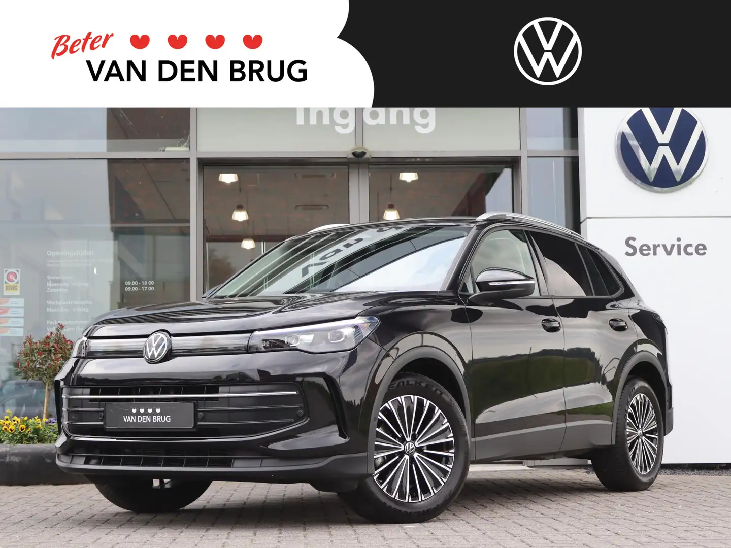 Volkswagen Tiguan 1.5 eTSI 130 pk DSG Life Edition | Zwenkbare Trekh Zwart - 1
