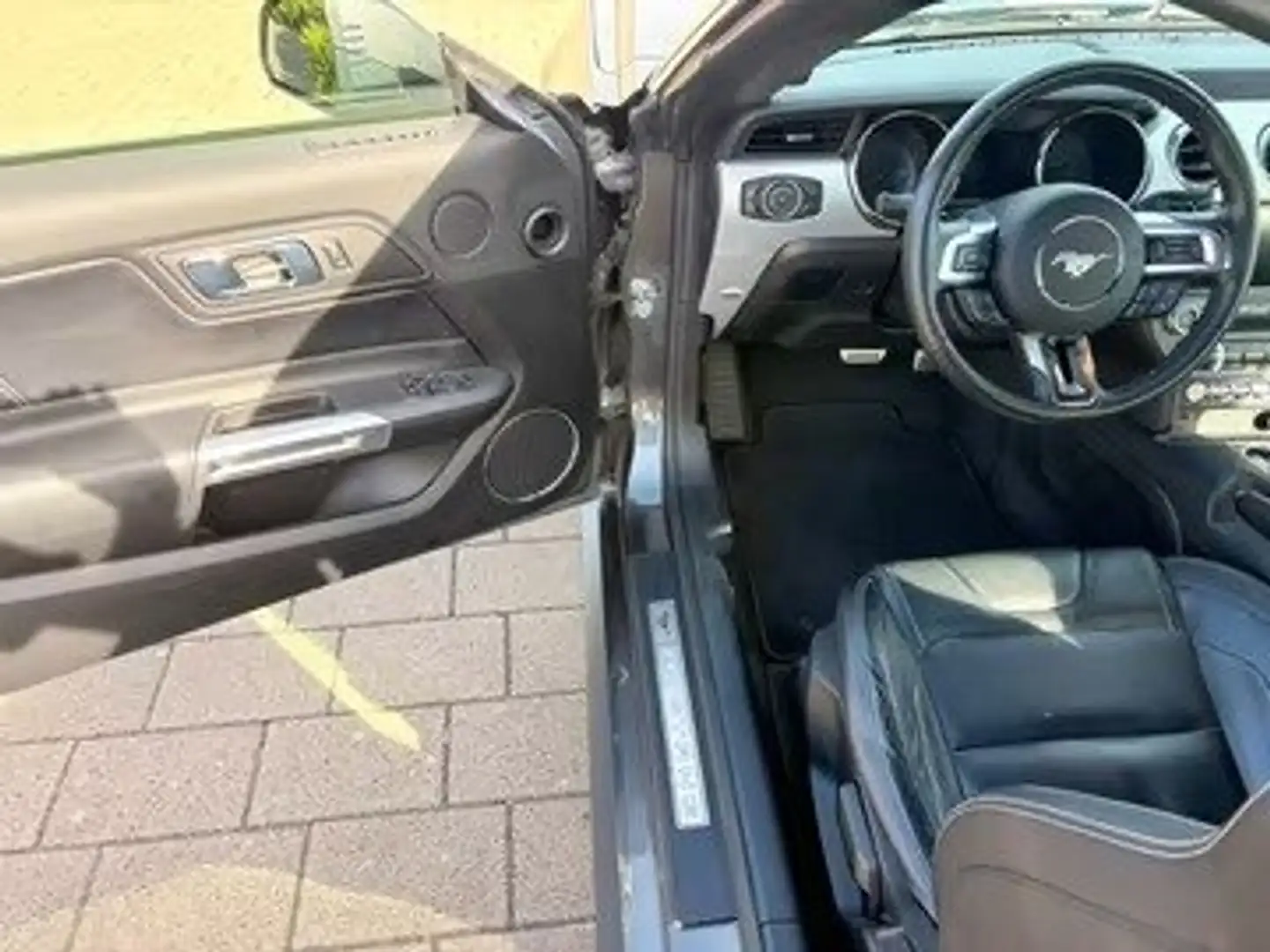 Ford Mustang GT 5.0 Ti-VCT V8 Automatik - 2
