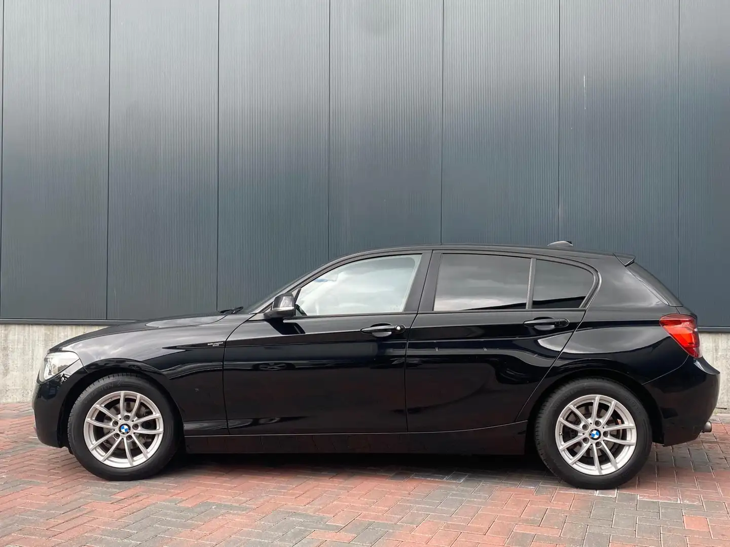 BMW 116 1-serie 116i Executive * Airco * Achteruit sensor Zwart - 2