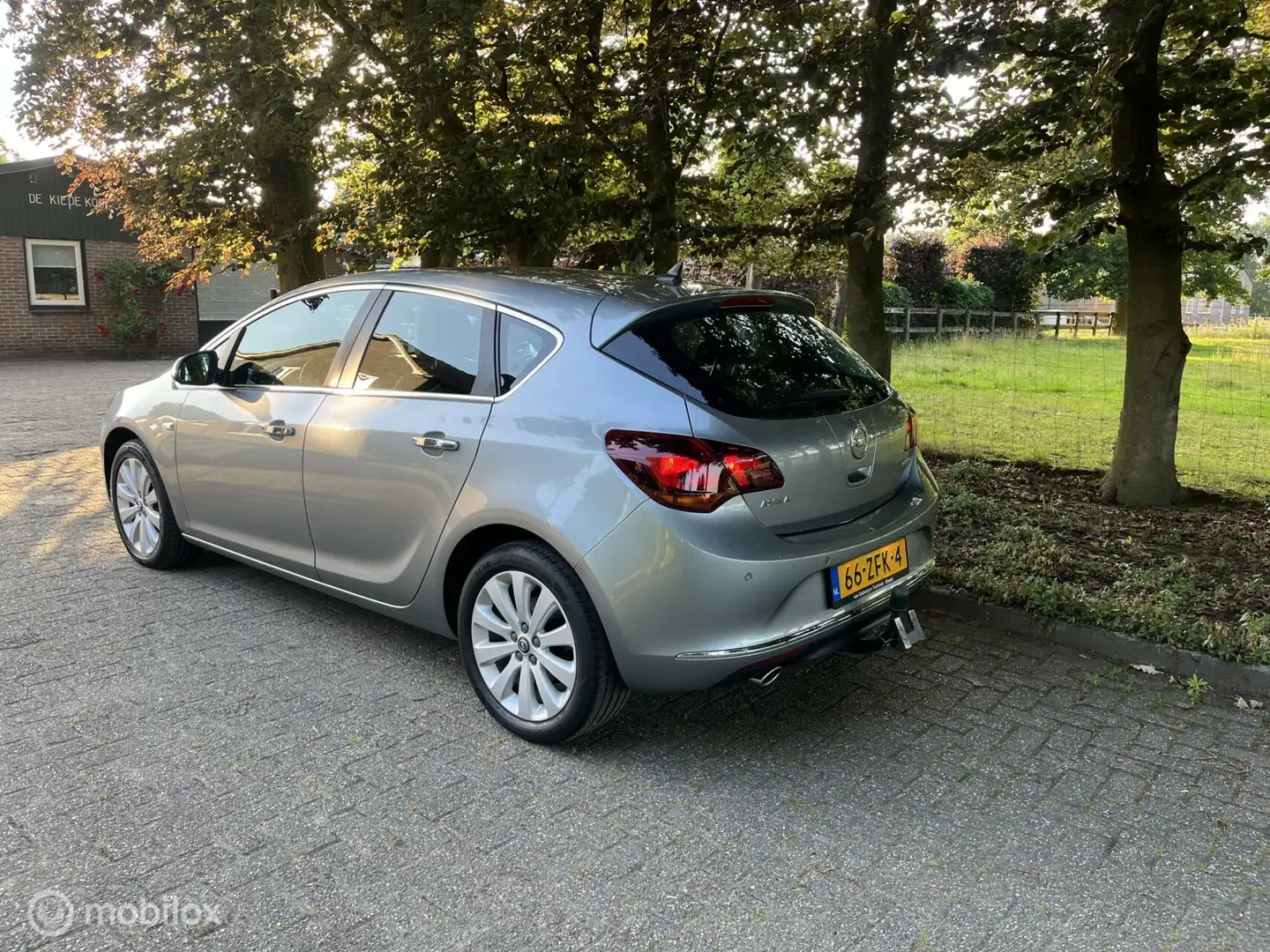 Opel Astra 1.4 Turbo Cosmo incl nieuwe apk Gris - 2