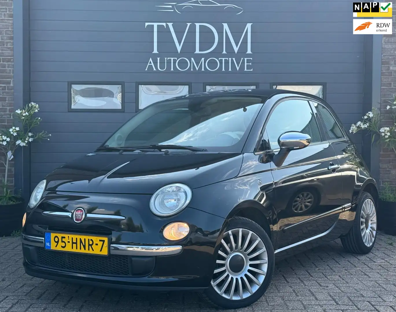 Fiat 500 1.2 Lounge|PANORAMADAK|AIRCO|NL AUTO Zwart - 1