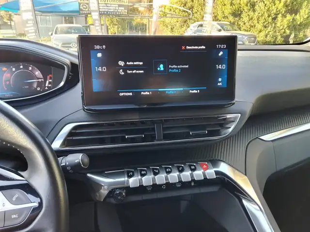 Peugeot 5008 view 12