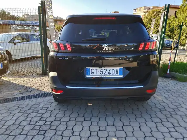 Peugeot 5008 view 5