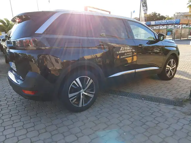 Peugeot 5008 view 6
