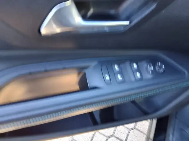 Peugeot 5008 view 10