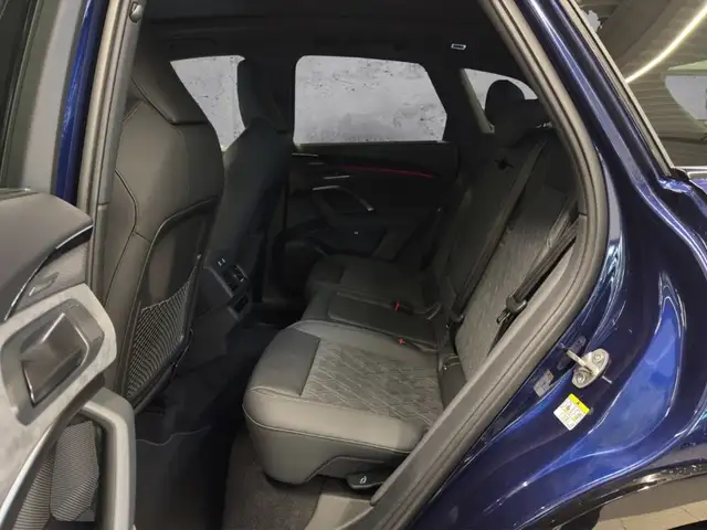 Audi Q5 view 10