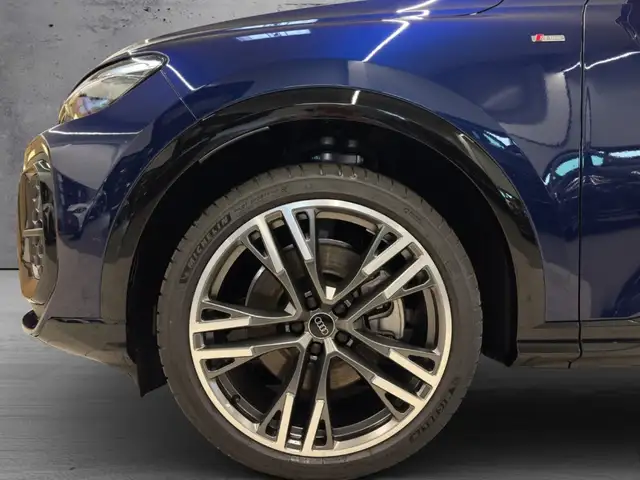 Audi Q5 view 4