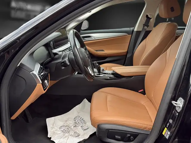 BMW 5 Series view 14