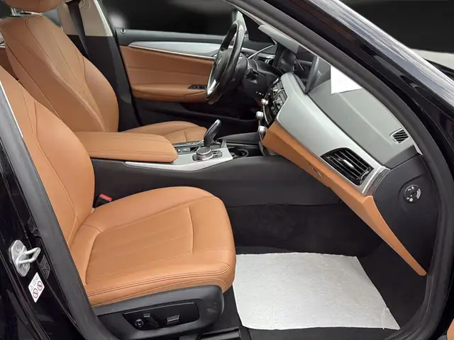 BMW 5 Series view 13