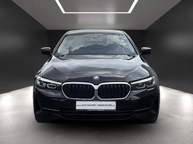 BMW 5 Series view 9