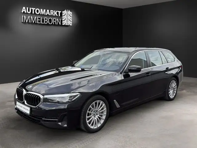 BMW 5 Series view 4