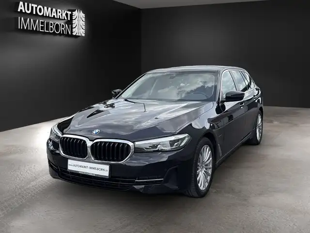 BMW 5 Series view 3